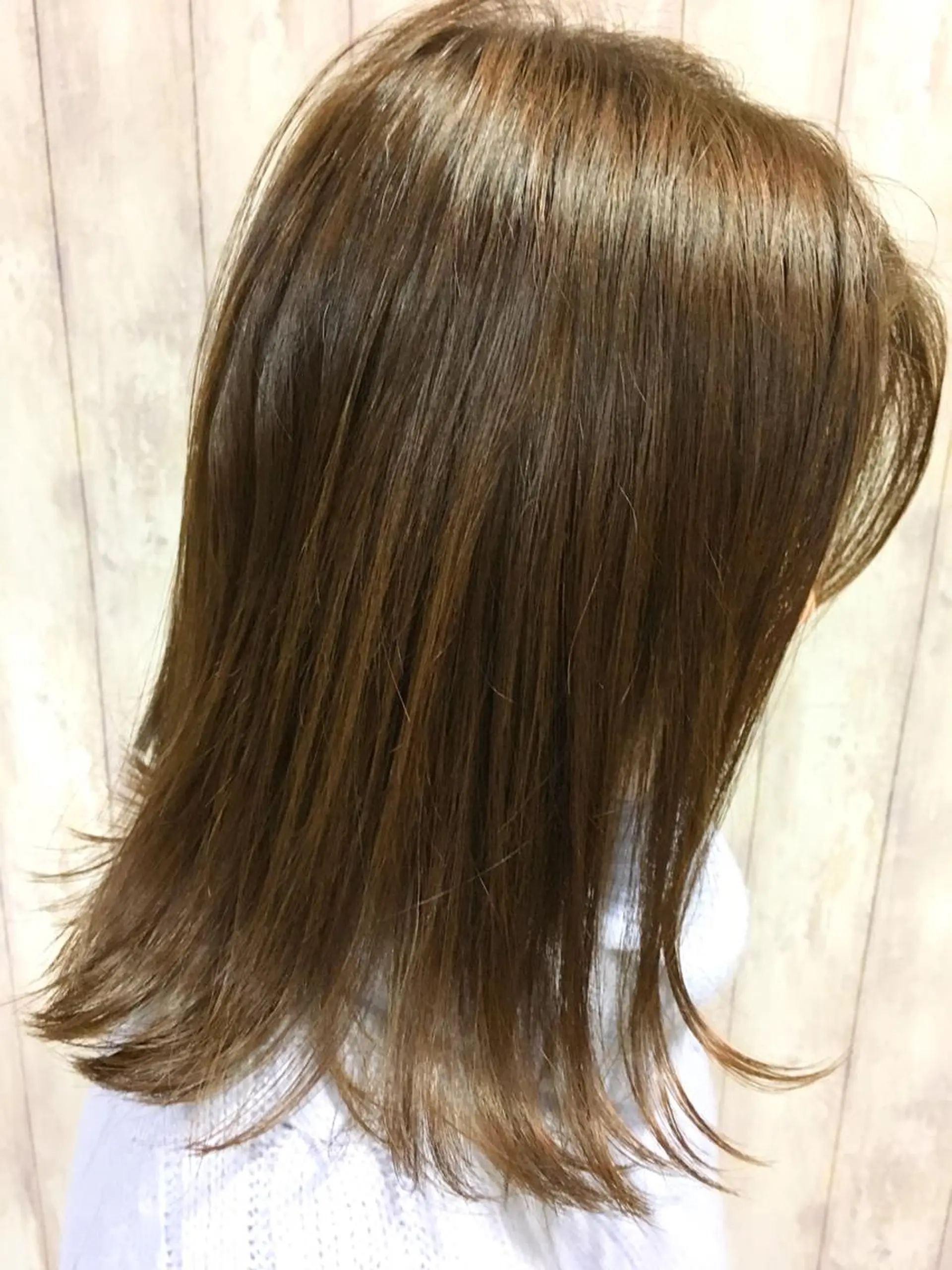 ミディアム カラー ベージュカラー トップスタイリスト 小澤純一のヘアスタイル