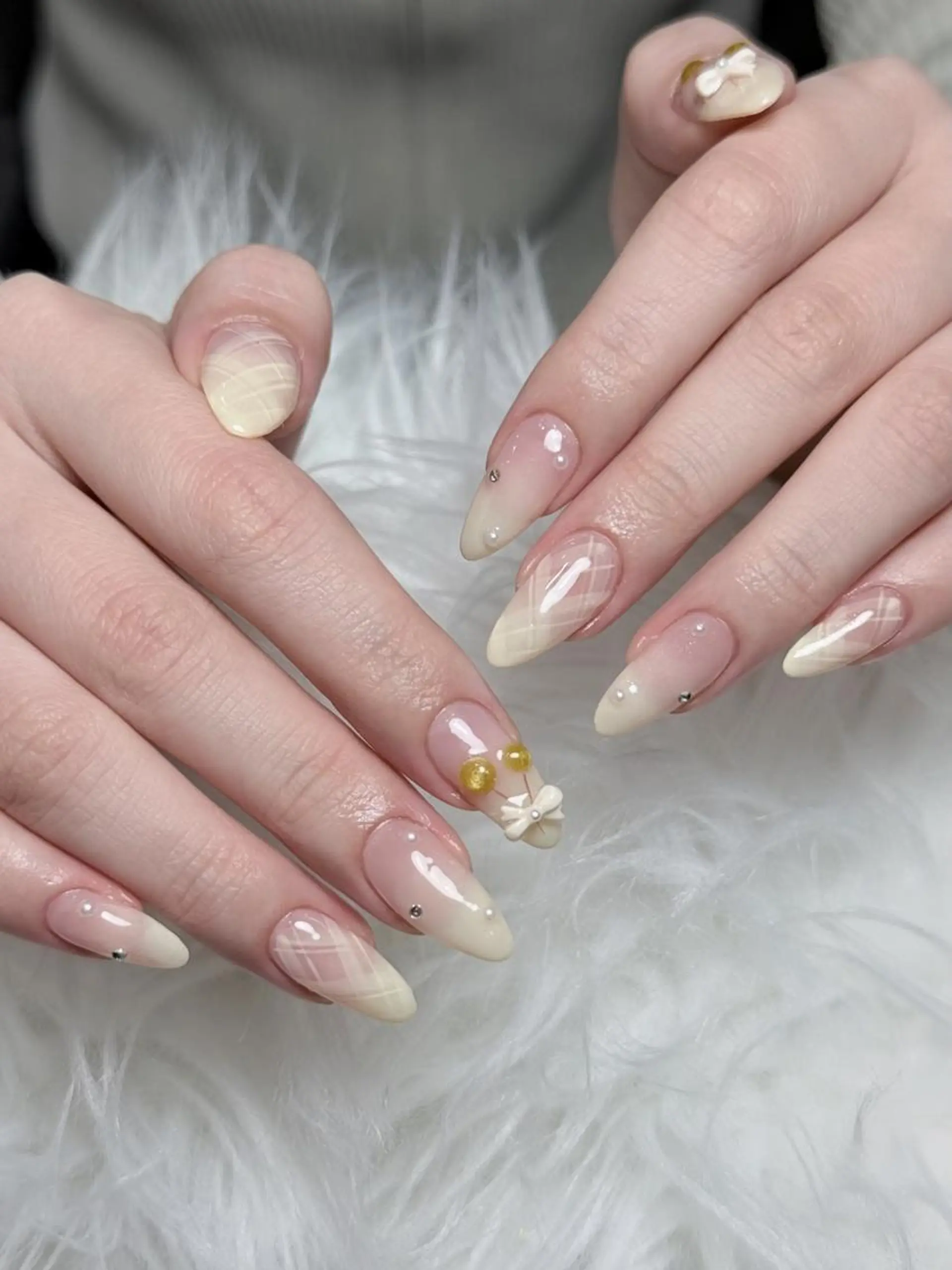 ネイル 長さ出し グラデーション 卒業式 キラキラネイル マグネットネイル ハンドネイル Emi🌸Belle Nail Salonのネイルデザイン