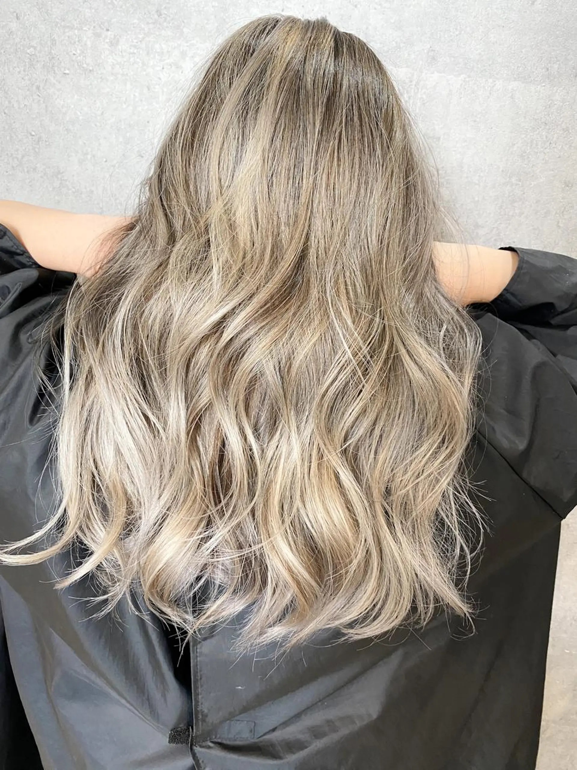 セミロング カラー ヘアアレンジ バレイヤージュ レイヤーカット トリートメント 井上 一平のヘアスタイル