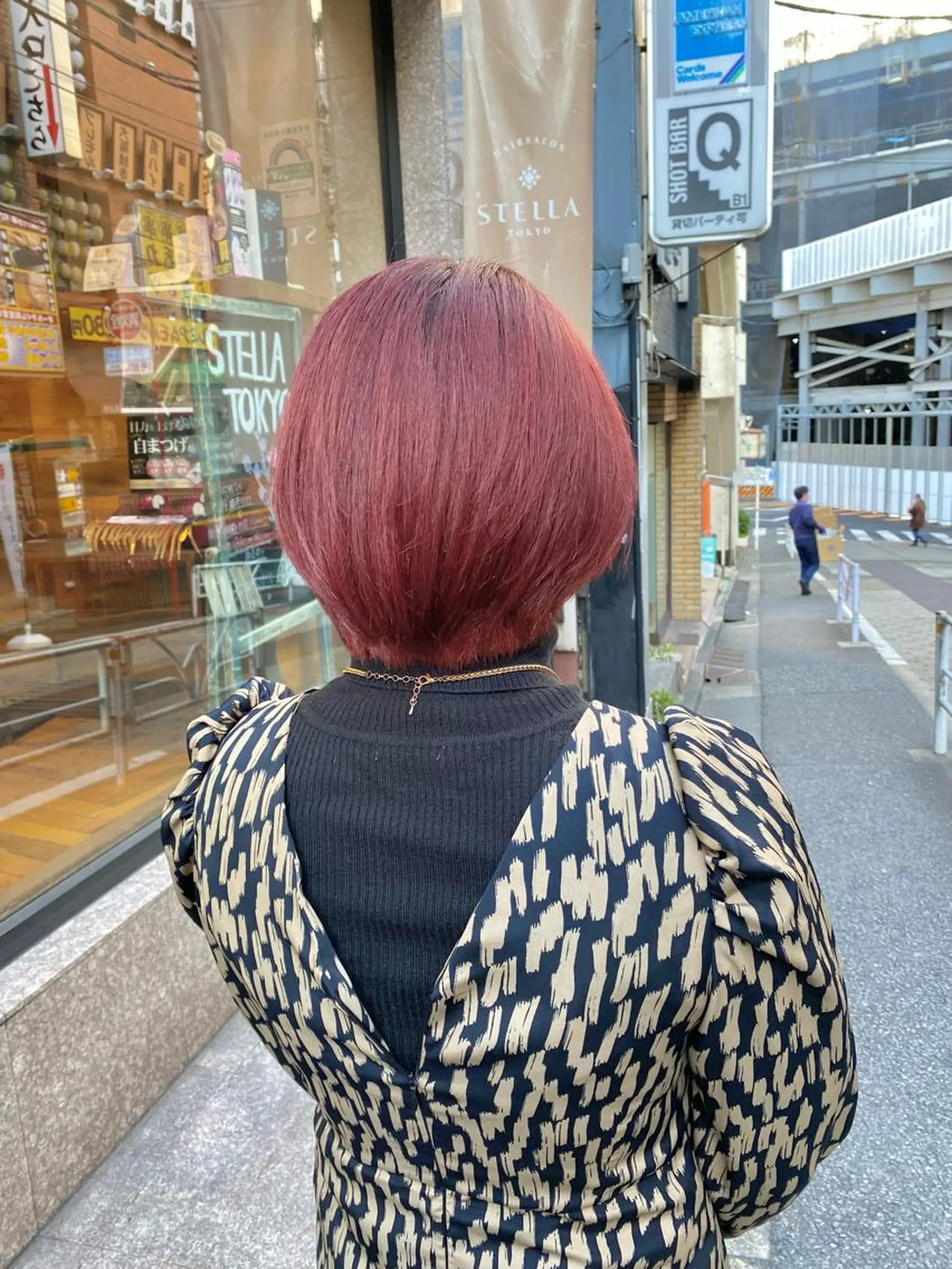 ショート カラー ボルドーカラー ピンクカラー レッドカラー カット ヘアカラー トリートメント ボブ/縮毛矯正/ レイヤー/塚田のヘアスタイル