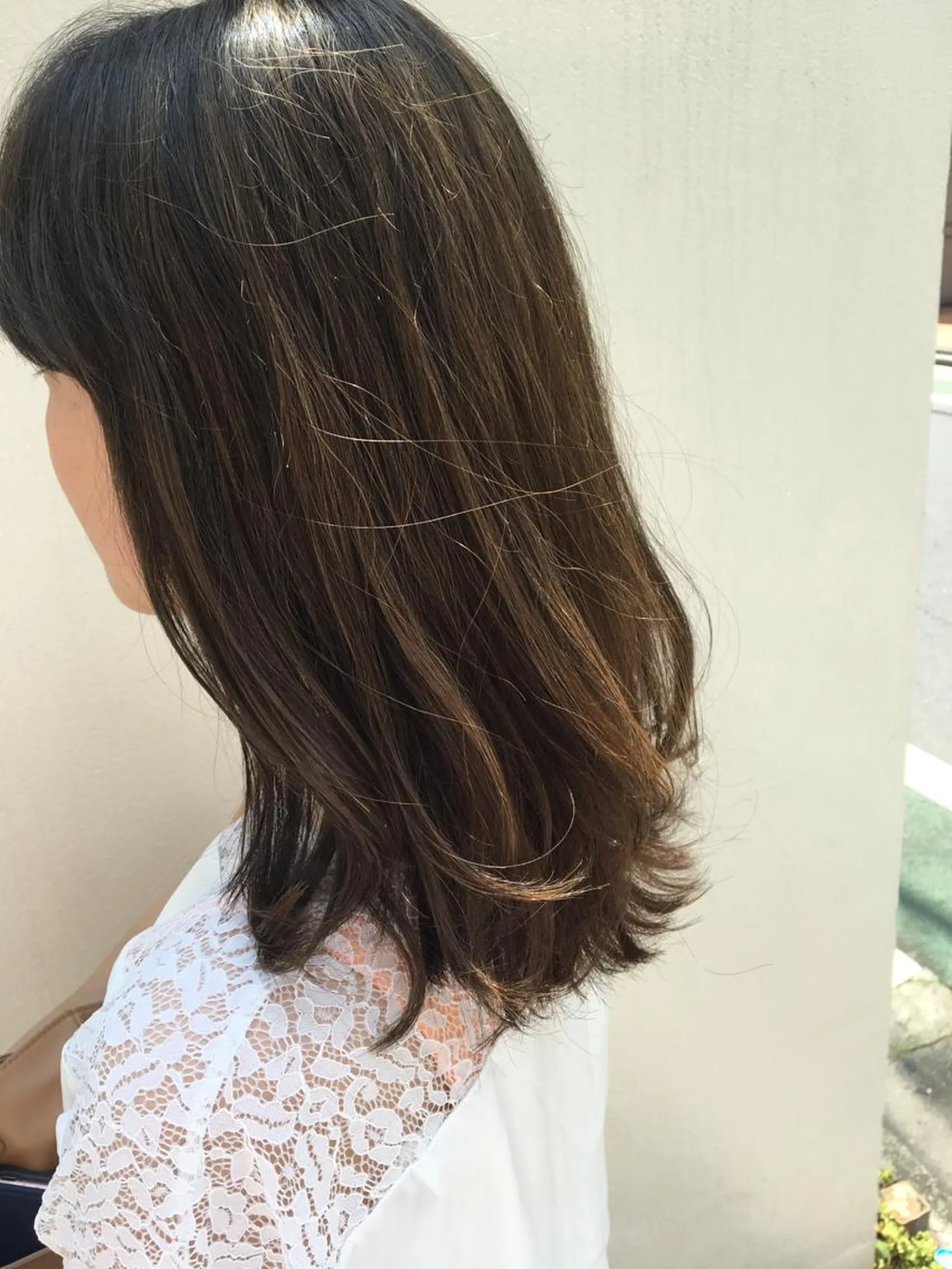 ミディアム カラー THE DAY所属・AKI HASHIMOTOのヘアスタイル