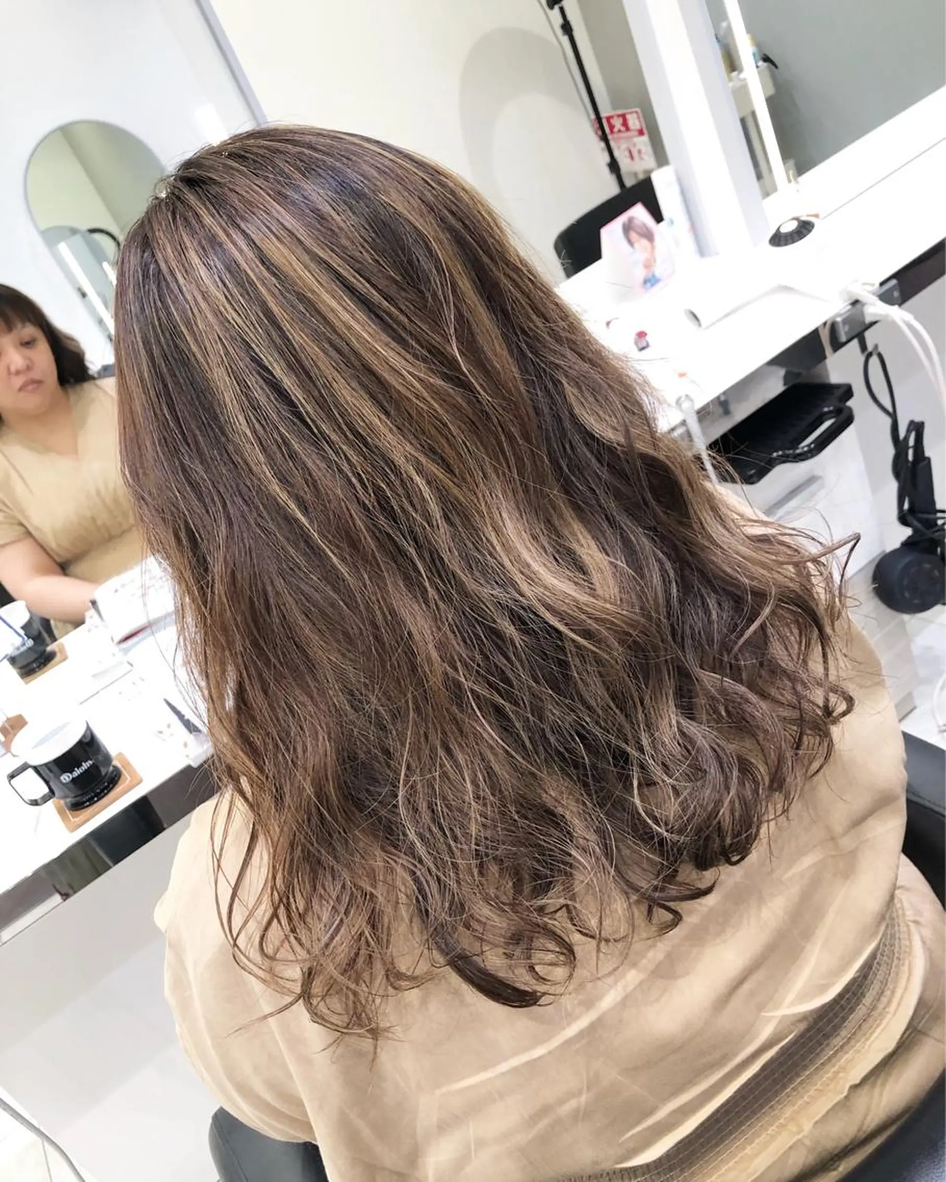 セミロング ハイライト 岸 保奈美のヘアスタイル
