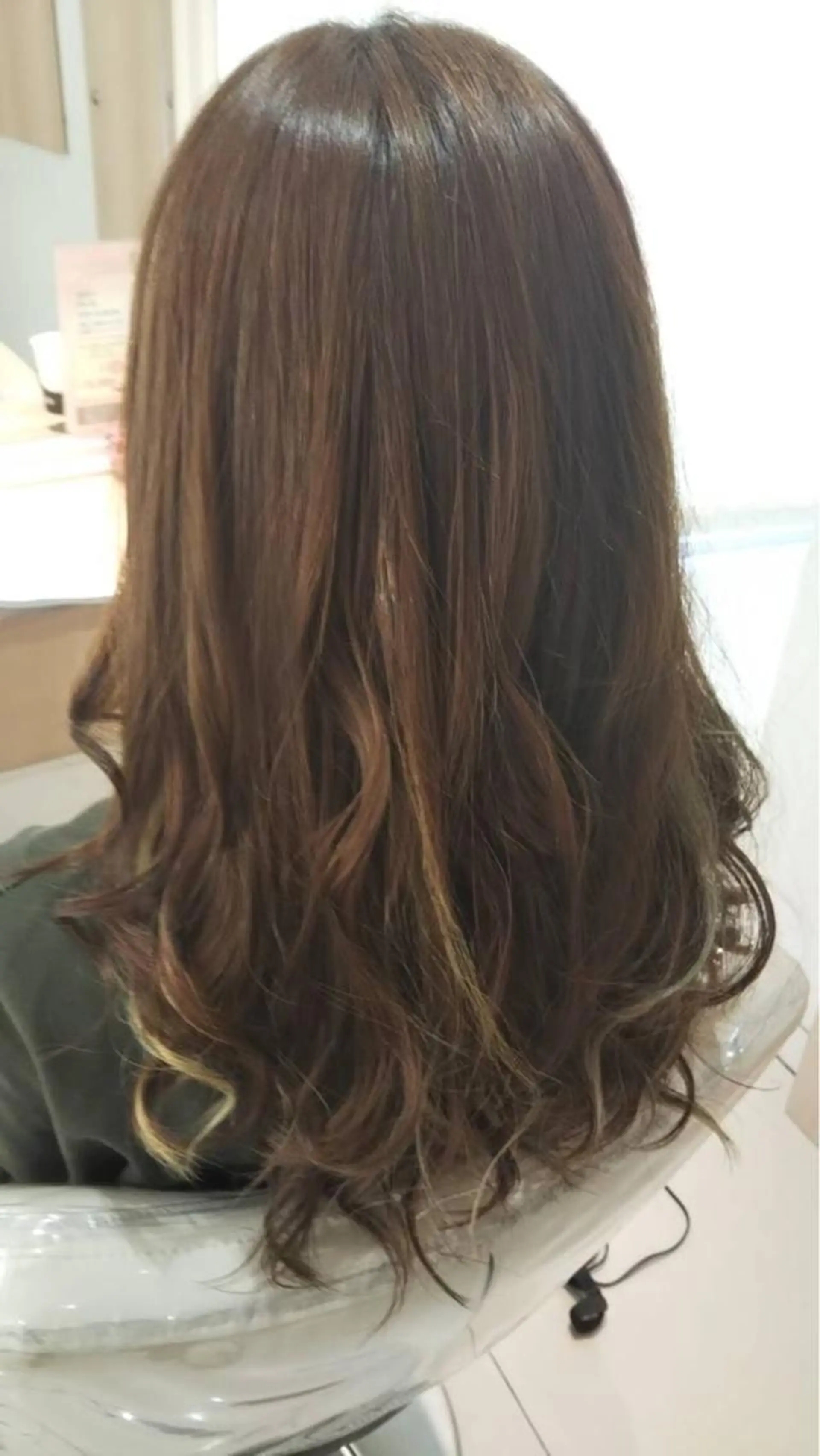 セミロング 縮毛矯正/髪質改善 継続する美髪のヘアスタイル