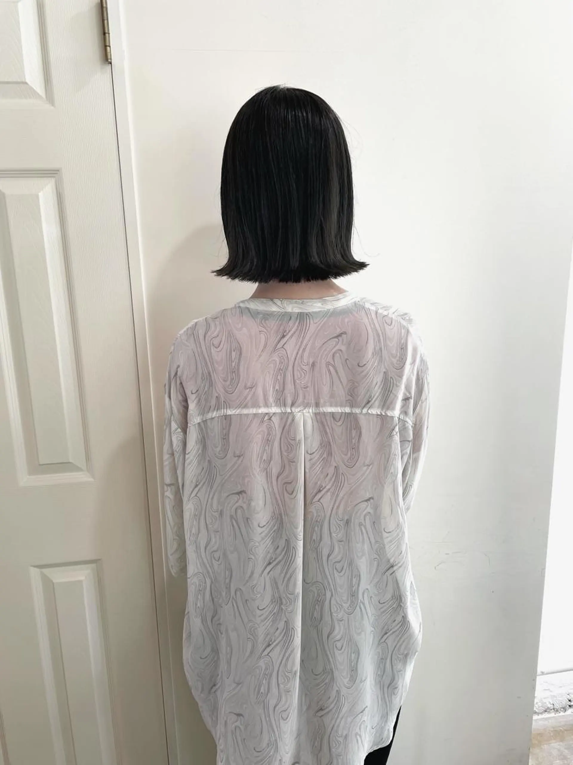 ミディアム カラー ブリーチ グレージュ オリーブグレージュ オリーブグレー ヘアカラー トリートメント MIOベージュカラー 柔らかいカラーのヘアスタイル