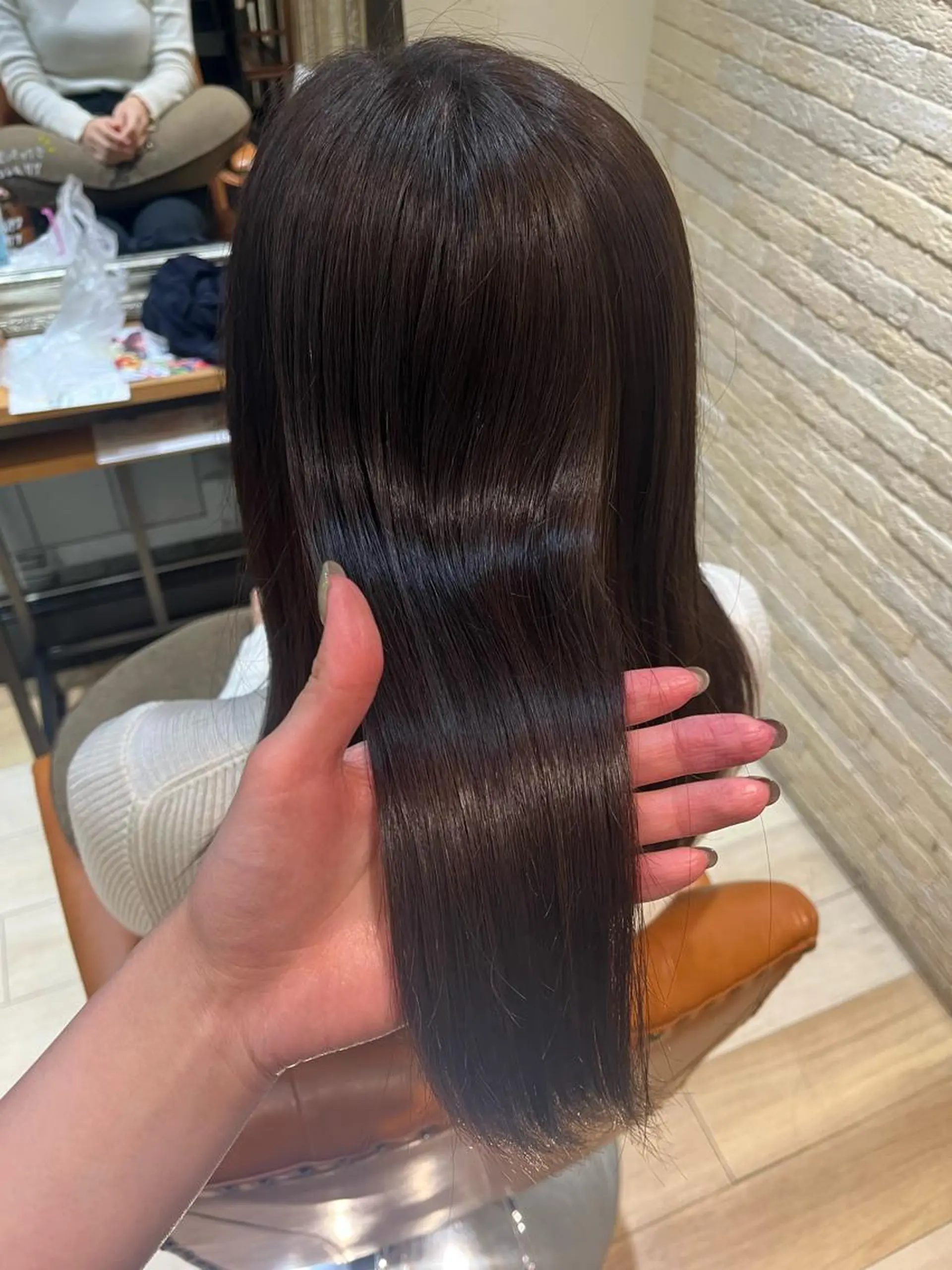 カラー KOKORO 中村 朱里のヘアスタイル