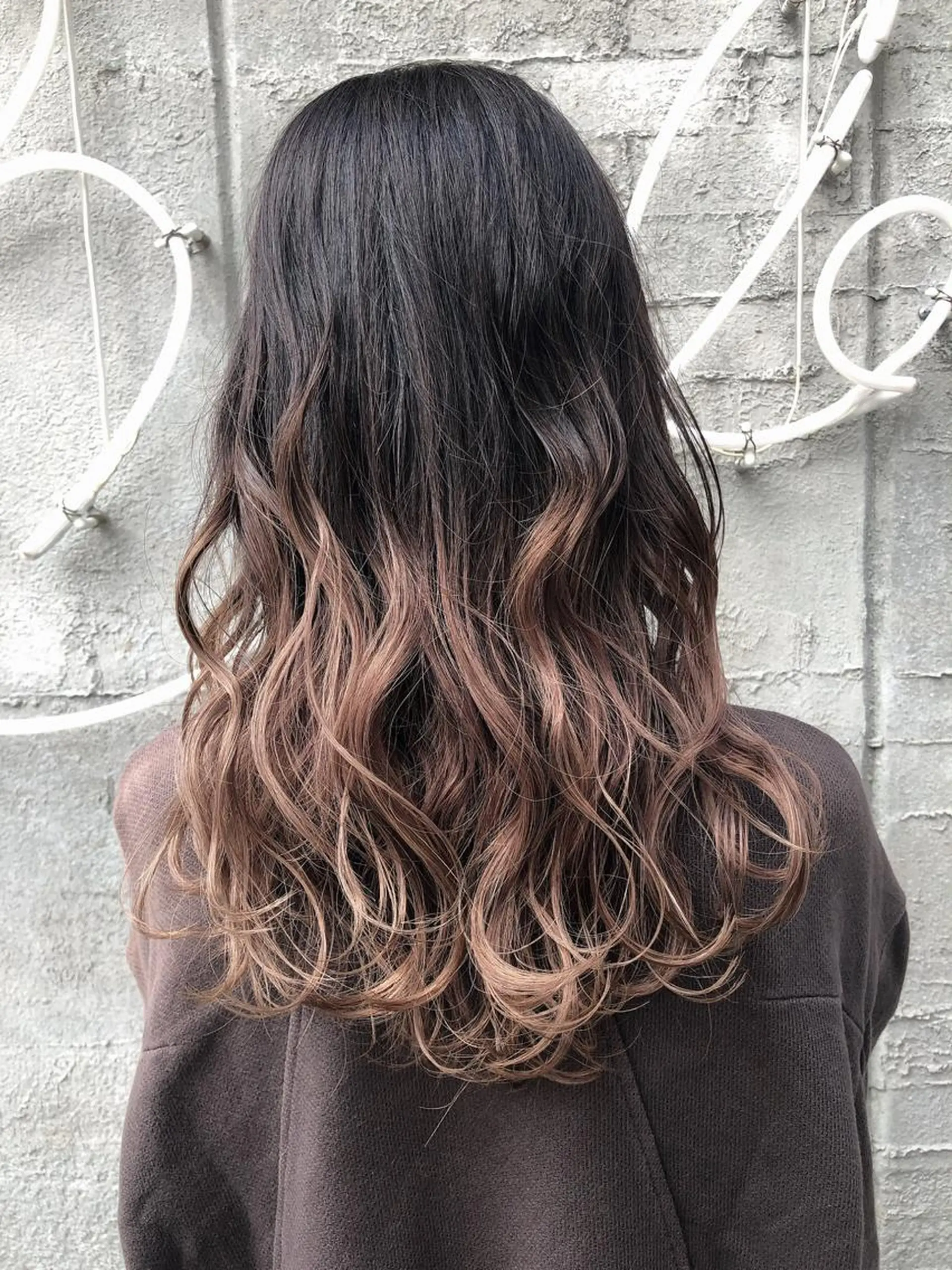 ミディアム ブリーチ毛矯正.髪質 改善.髪にドラマをのヘアスタイル