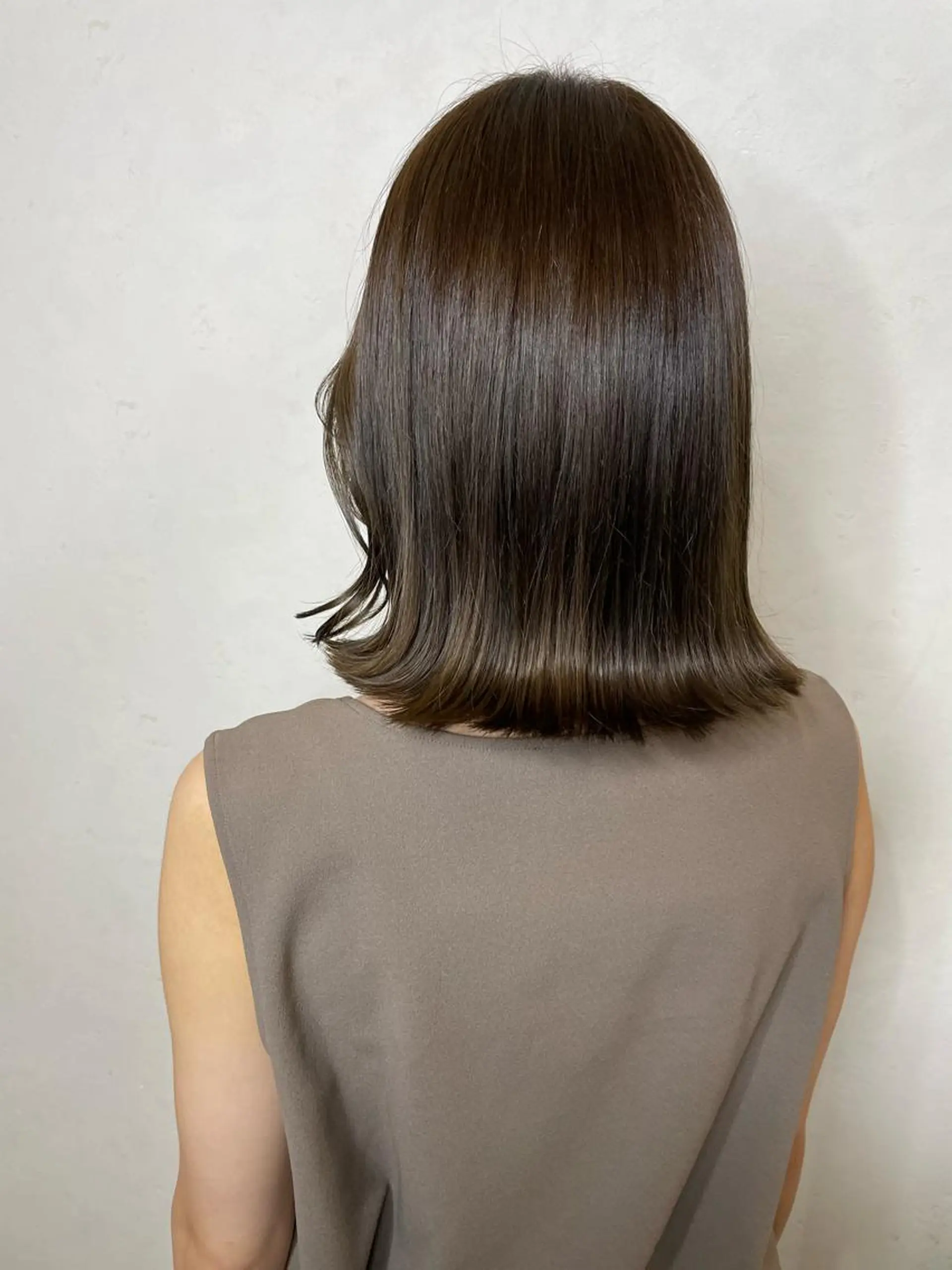 ミディアム カラー パーマ ヘアアレンジ メンズ キッズ ネイル マツエク・マツパ メンズブリーチ メンズハイライト メンズインナーカラー メンズ韓国風 アッシュ カット トリートメント オリーブカラー 特化　　kaiのヘアスタイル