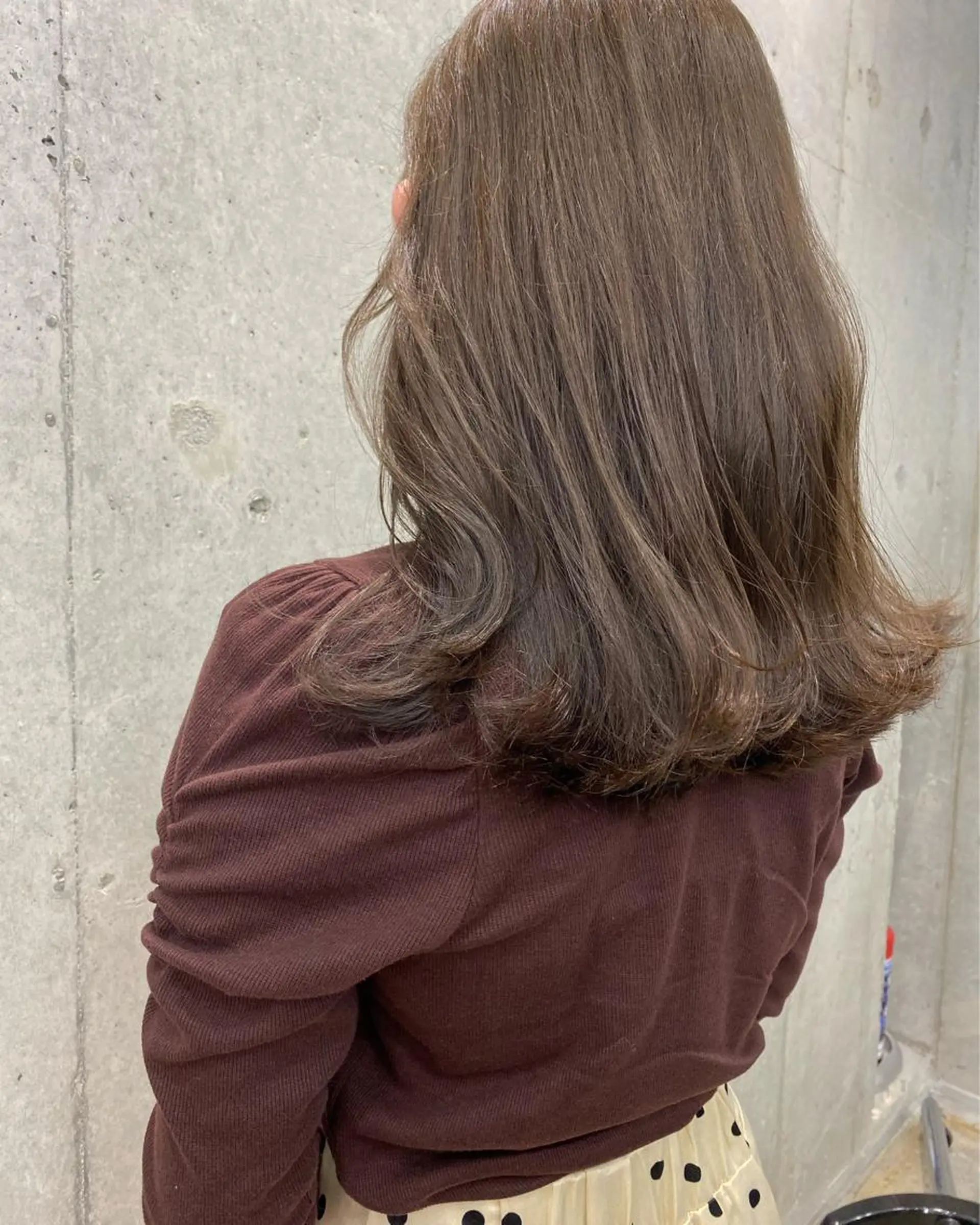 ロング カラー オリーブ/アッシュ やわらか透明感カラーのヘアスタイル