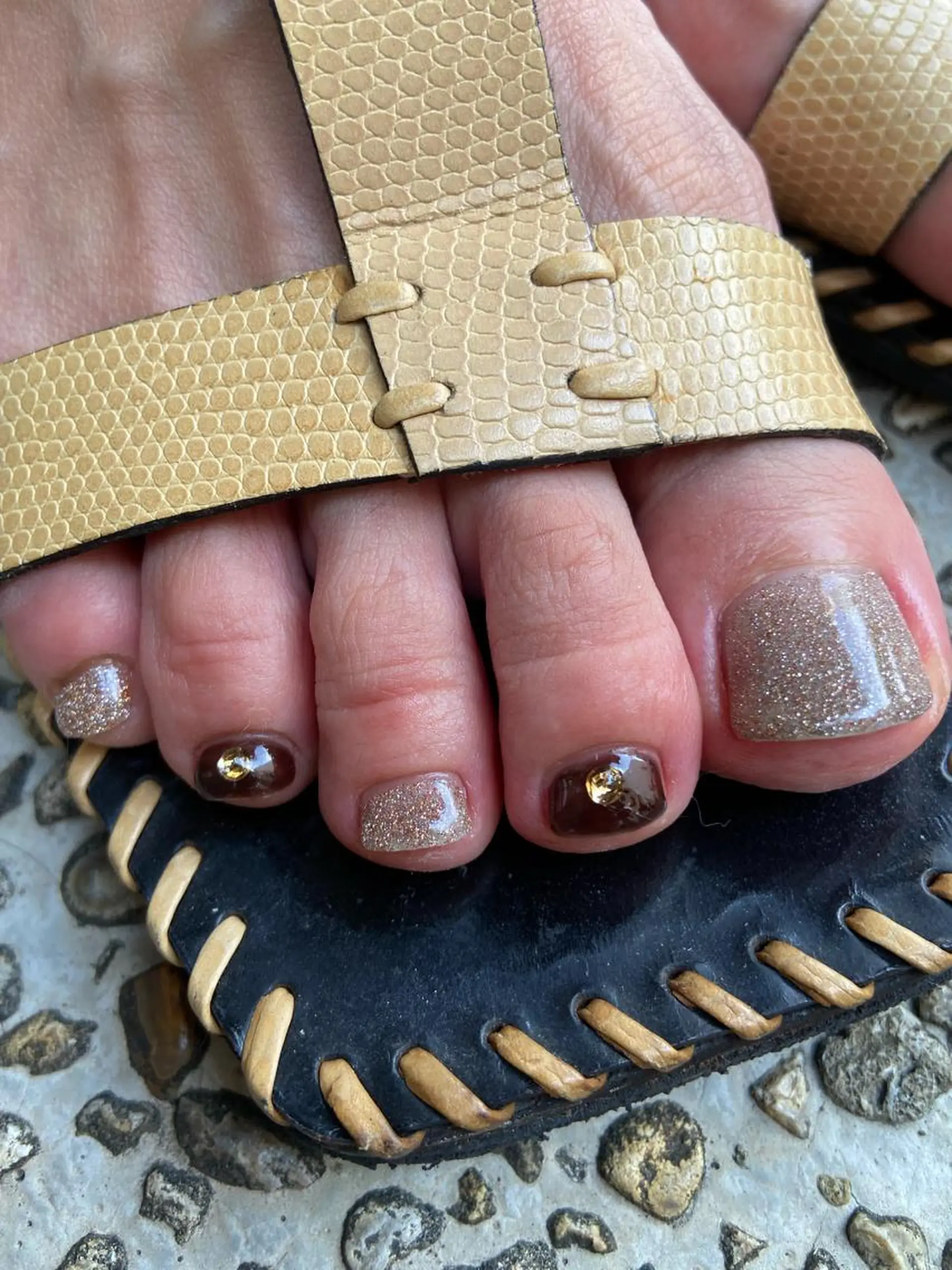 ミディアム ネイル フラッシュネイル フットネイル ネイルサロン ステラのネイルデザイン