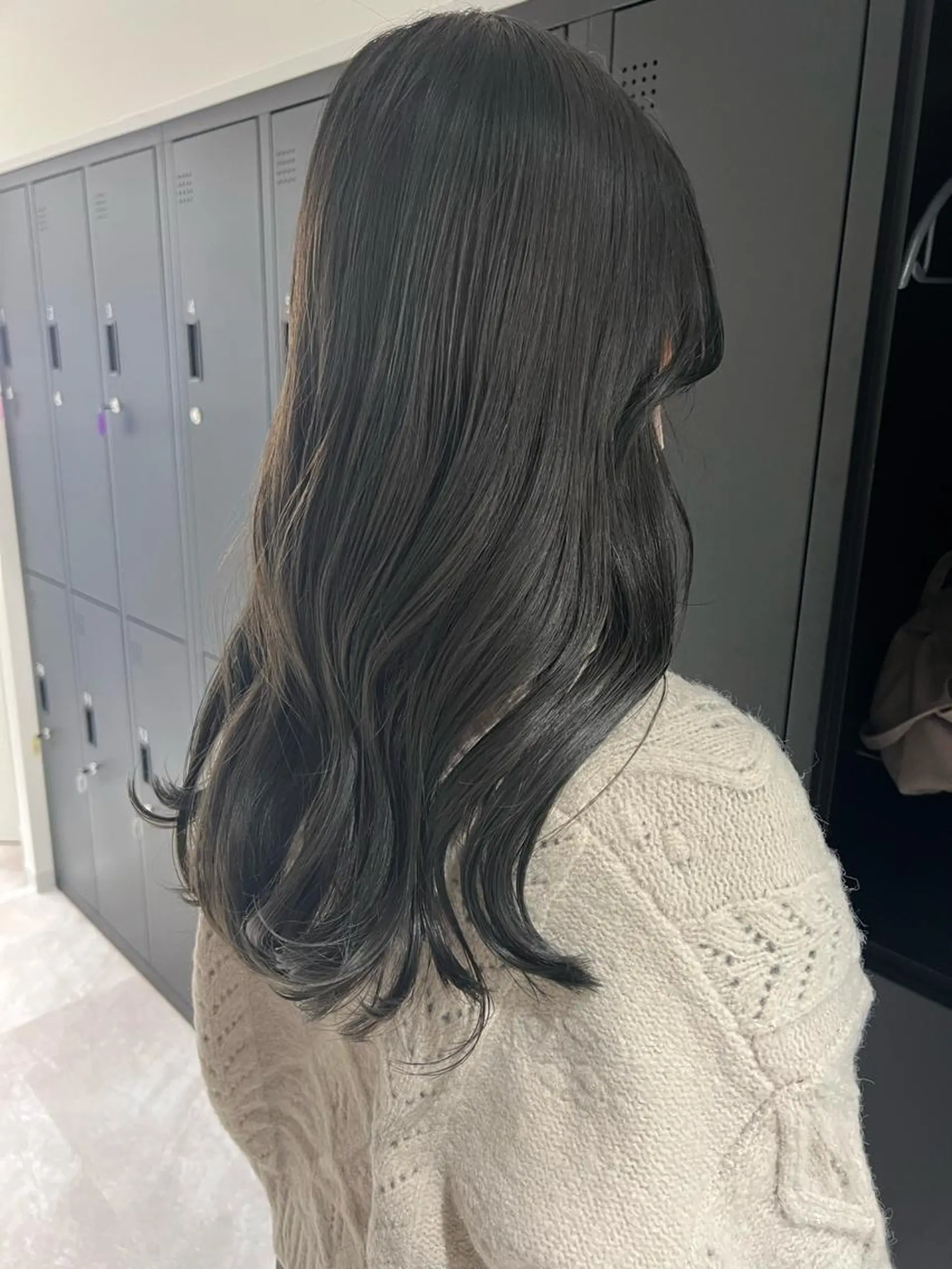 セミロング カラー 暗髪カラー🫐パーマ おくだりんかのヘアスタイル