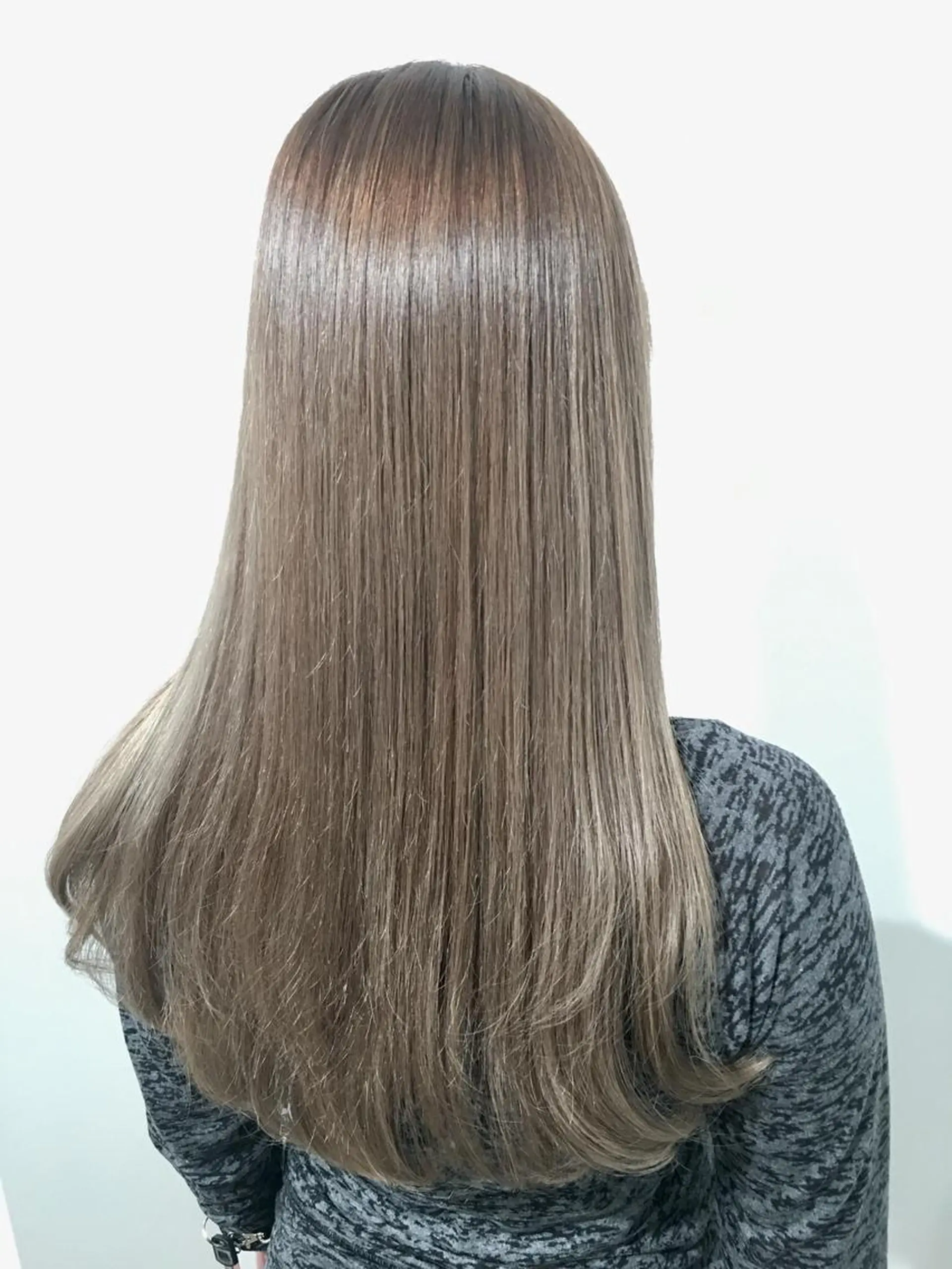 ロング カラー タカハシ ユウキのヘアスタイル