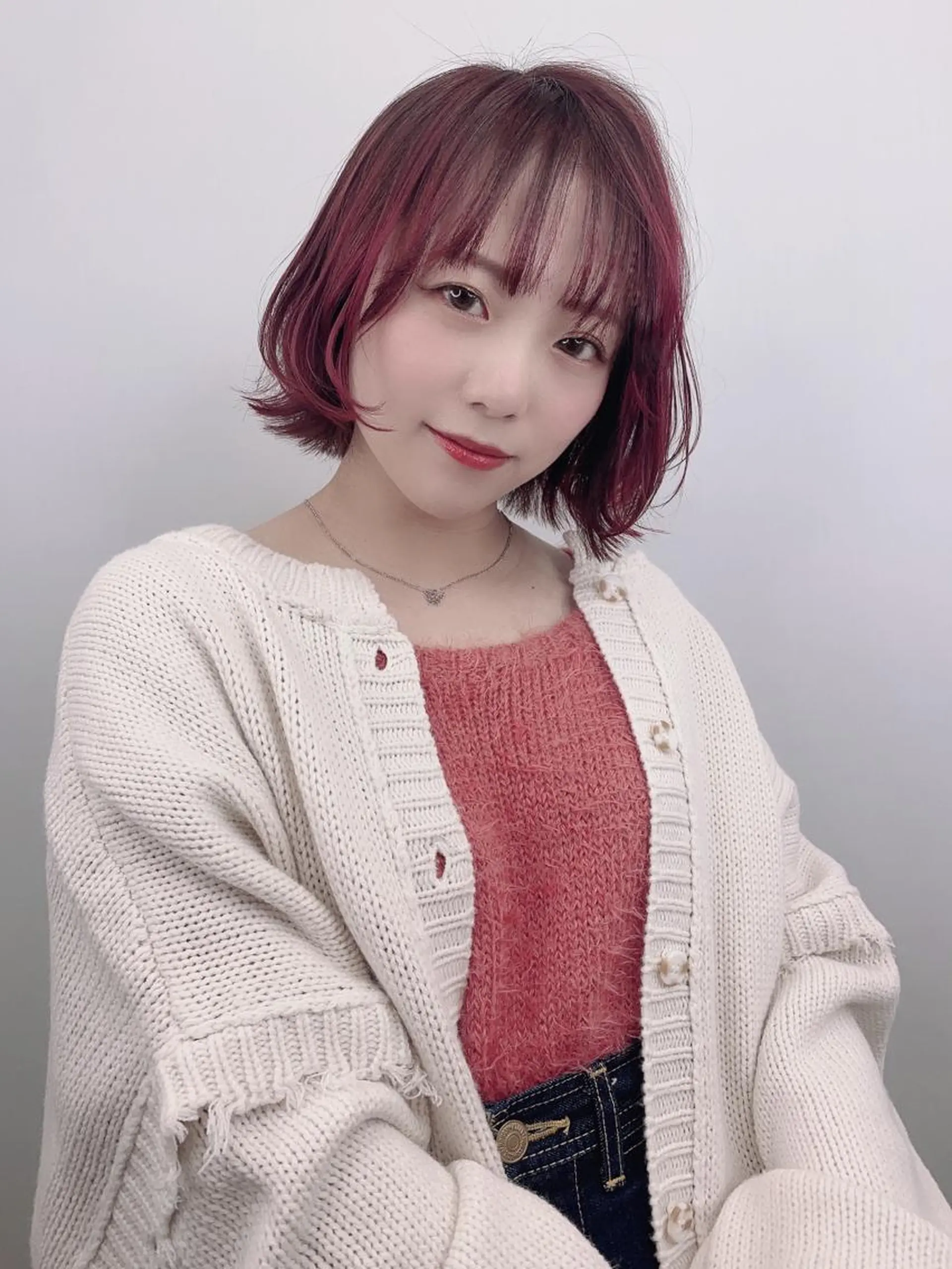 ショート カラー 切りっぱなしボブ レッドカラー ボブ レイヤーカット 艶髪/白髪ぼかし ヘッドスパ/大野結菜のヘアスタイル