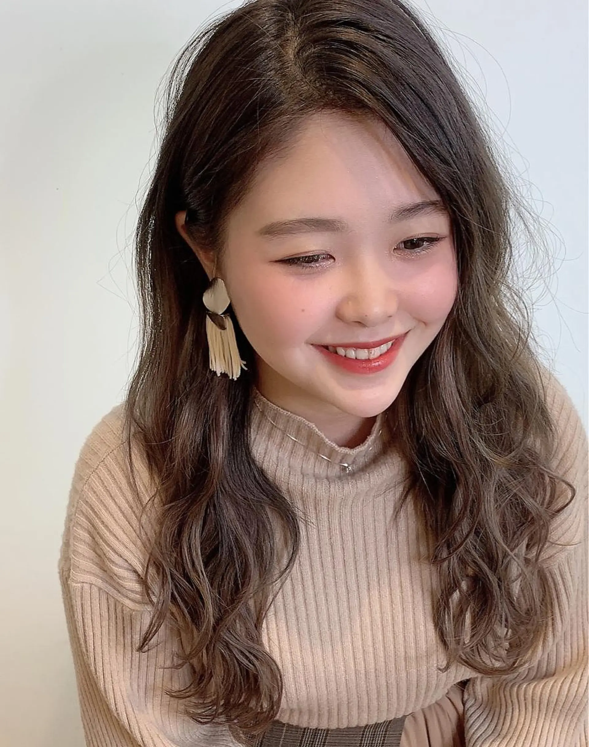 ロング カラー プルエクステ グレージュ エクステ アールバイニーナ所属・R by NINA アールバイニーナのヘアスタイル