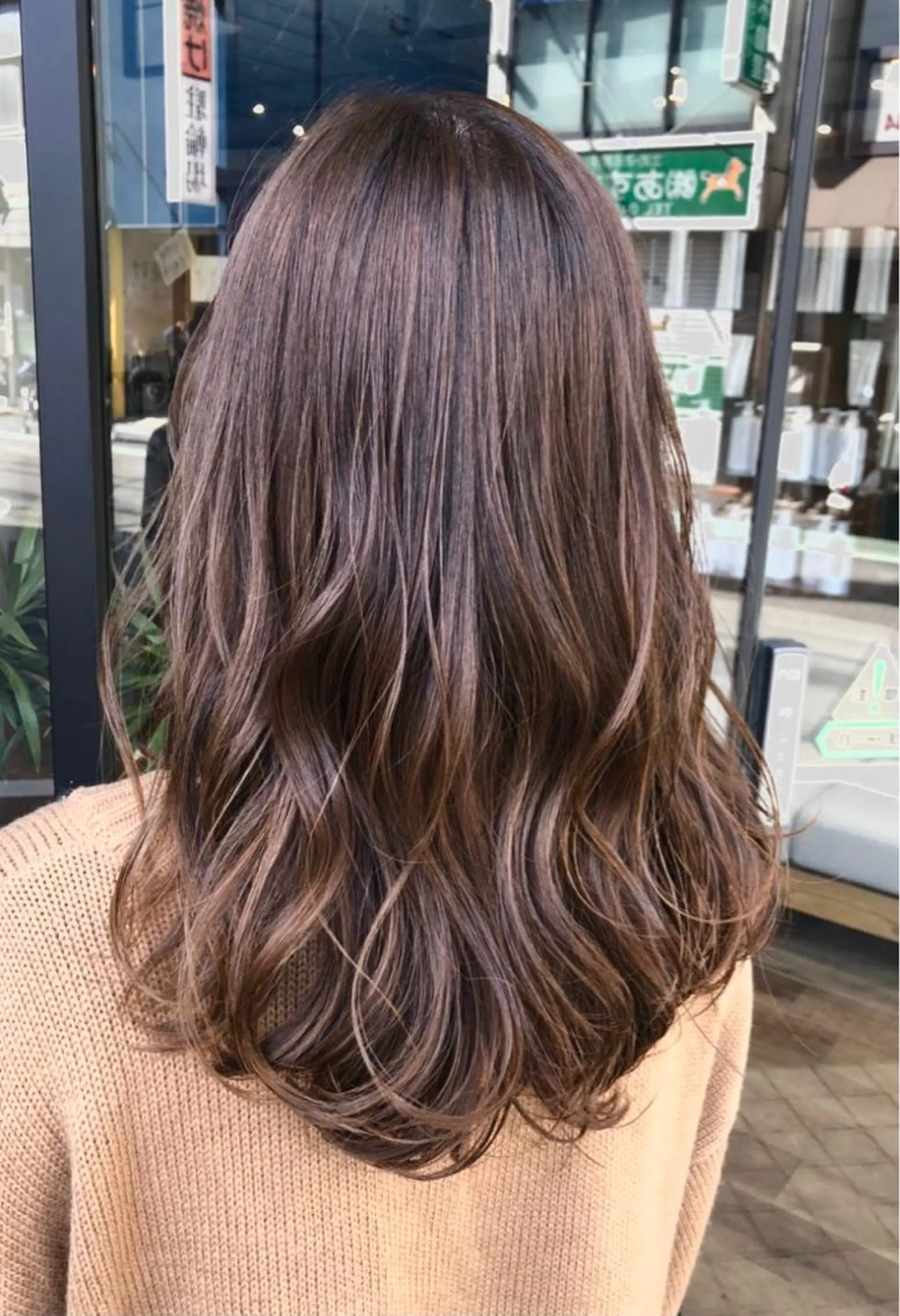 ロング カラー よしだ しおりのヘアスタイル