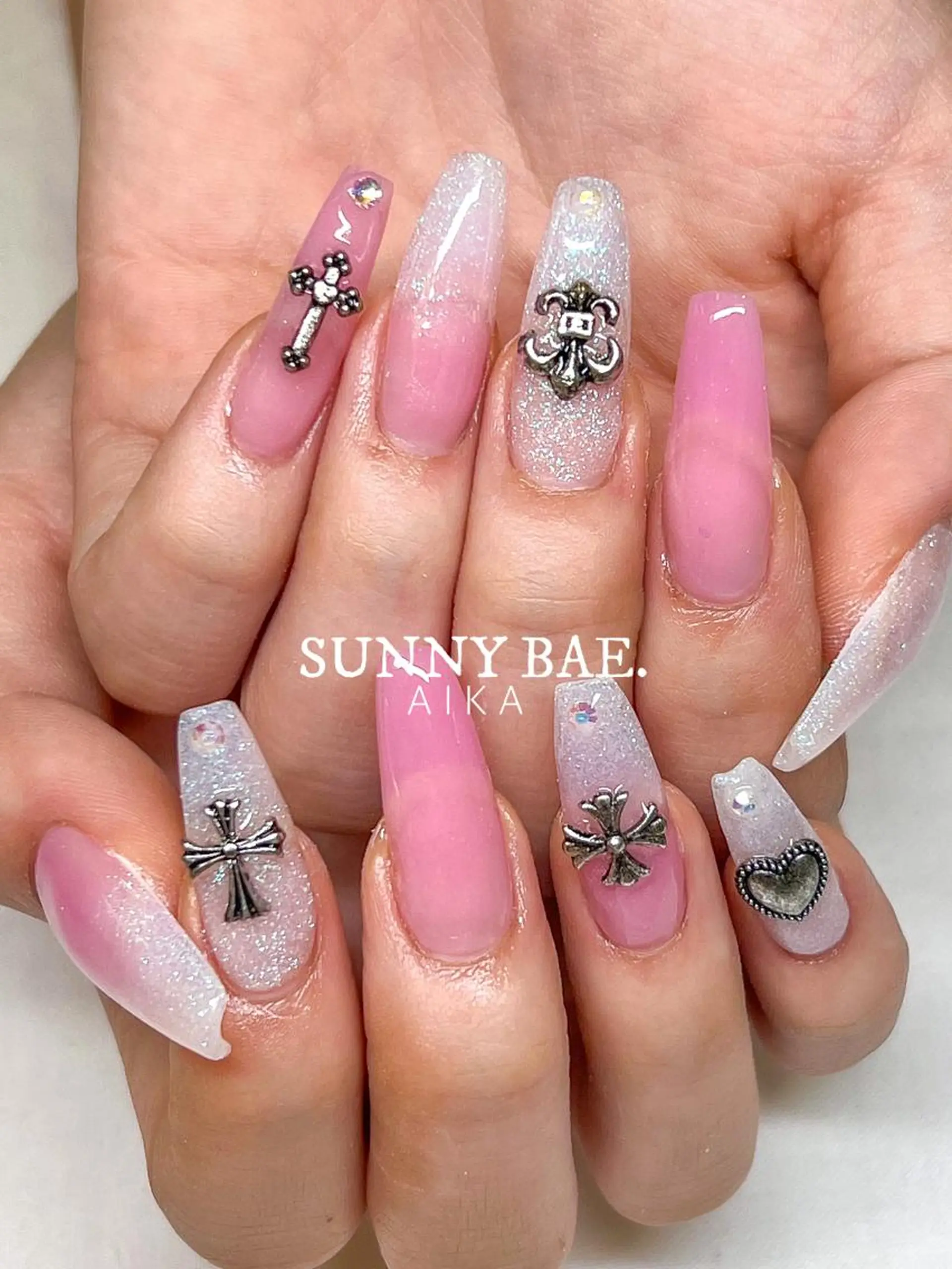 ロング ネイル ロング アートネイル ジェルネイル キラキラネイル ロングネイル SUNNY BAE.所属・Made By AIKAのネイルデザイン