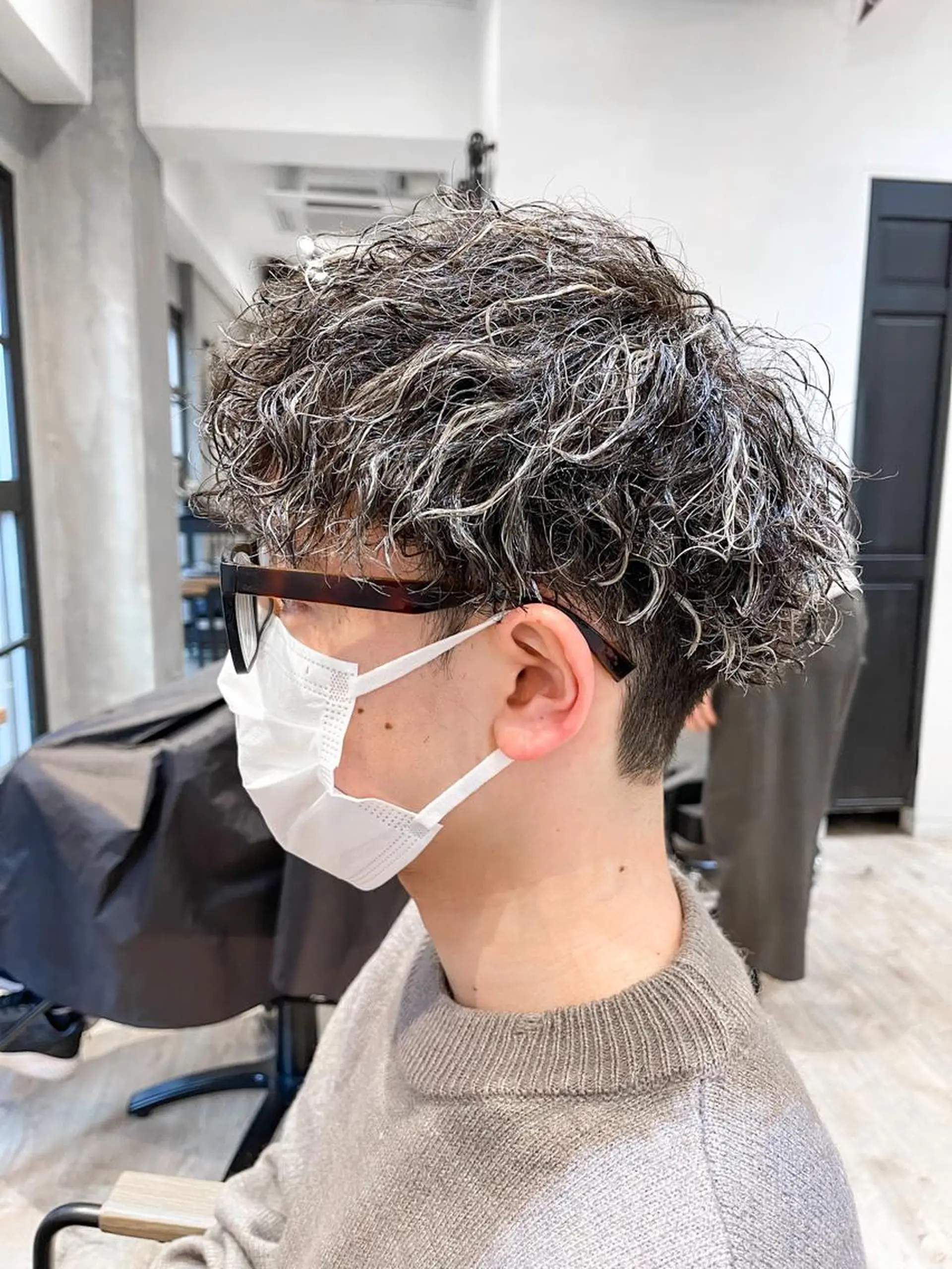 ショート カラー パーマ メンズ メンズハイライト メンズパーマ ツイストスパイラルパーマ ハイライトカラー ハイライト カット ヘアカラー トリートメント ヘアセット amie高崎所属・高崎メンズパーマ 髪質改善TAKEのヘアスタイル