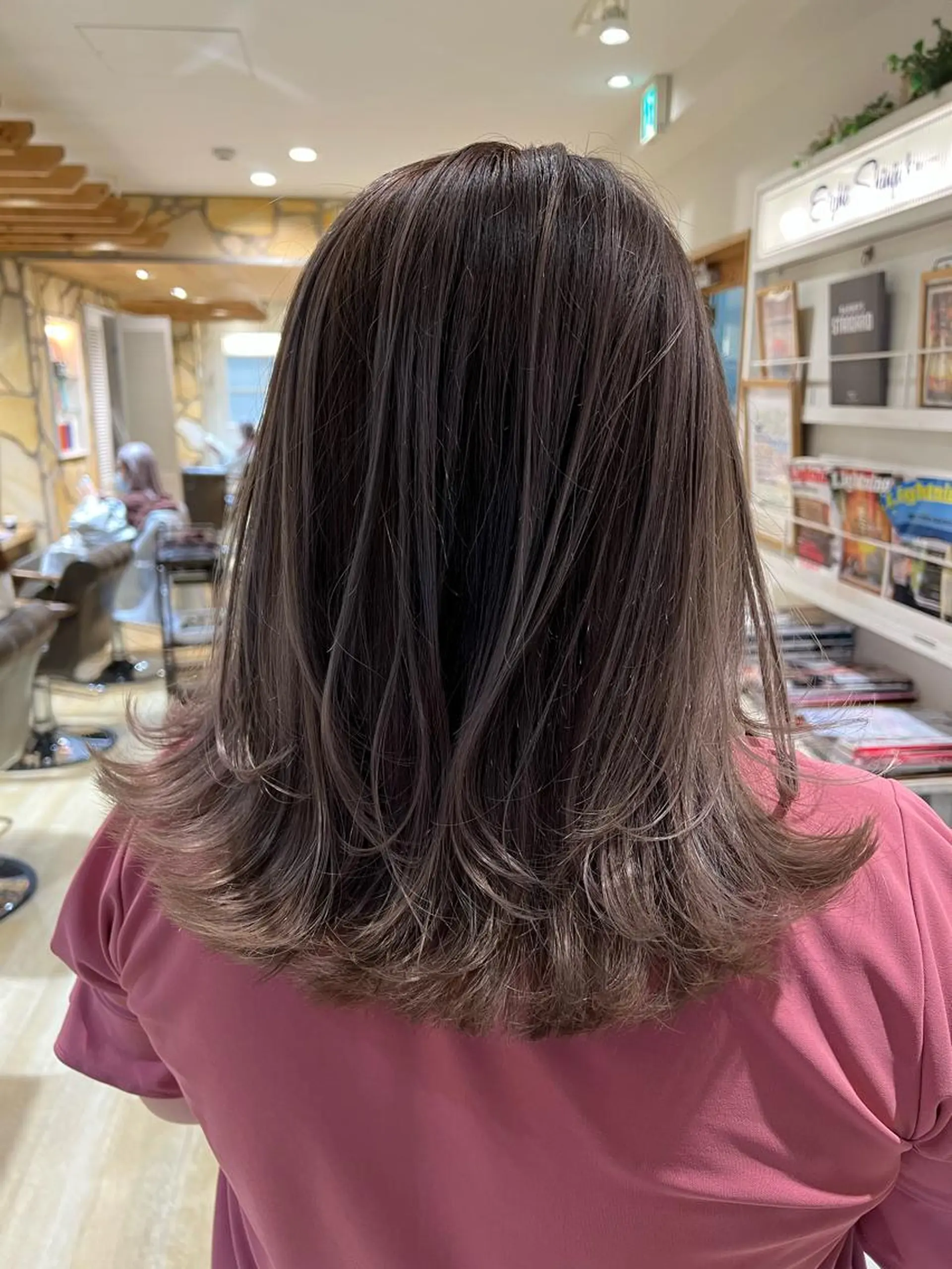 セミロング レイヤーカット ヘアカラー トリートメント 渋谷ハイトーン/ デザインカラー阿部のヘアスタイル