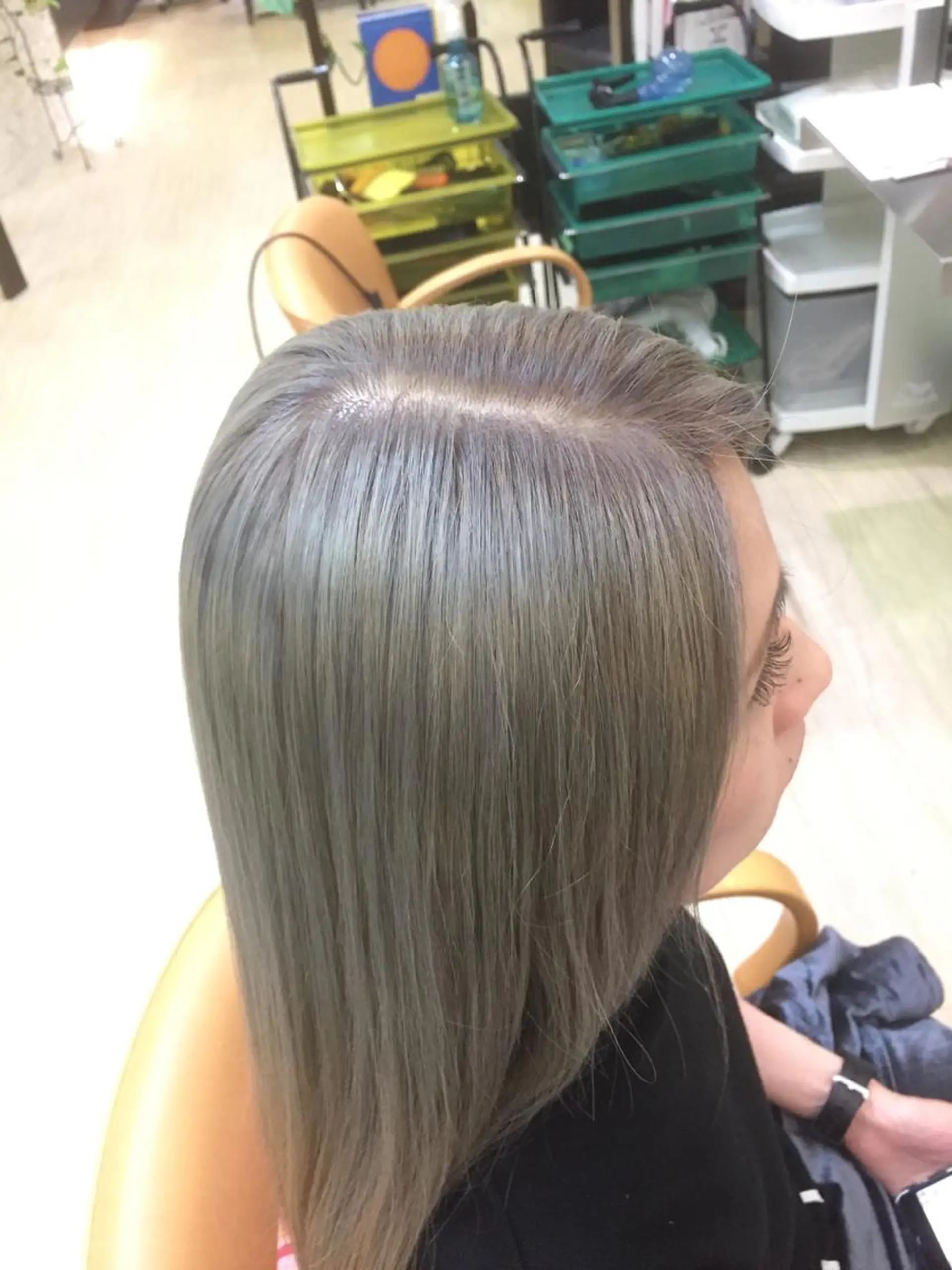 ロング カラー グレージュ イトウ アキノリのヘアスタイル