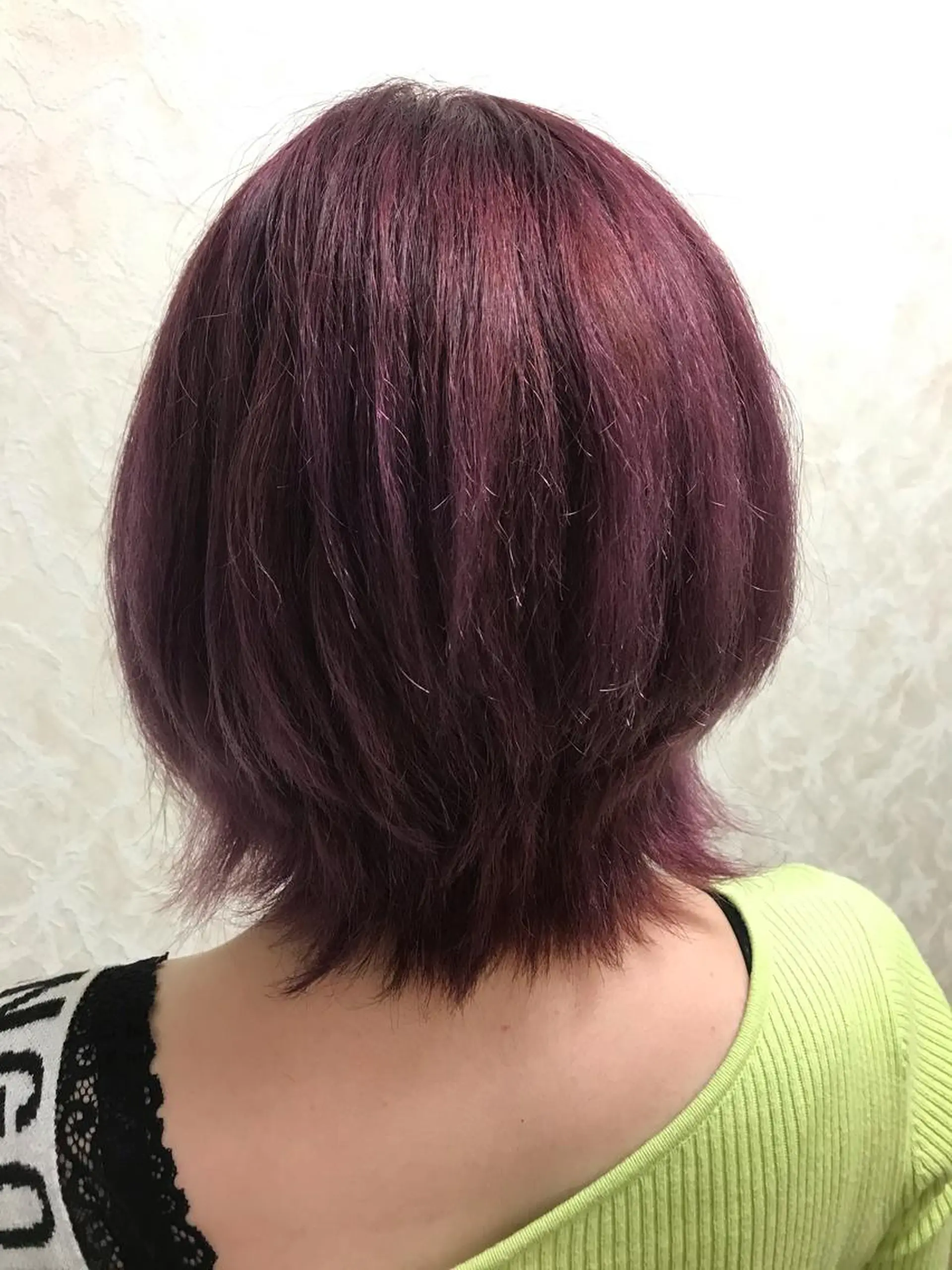 ミディアム カラー カシス ピンクカラー ウルフカット ブリーチ/髪質改善/ レイヤー/YUTO‎のヘアスタイル