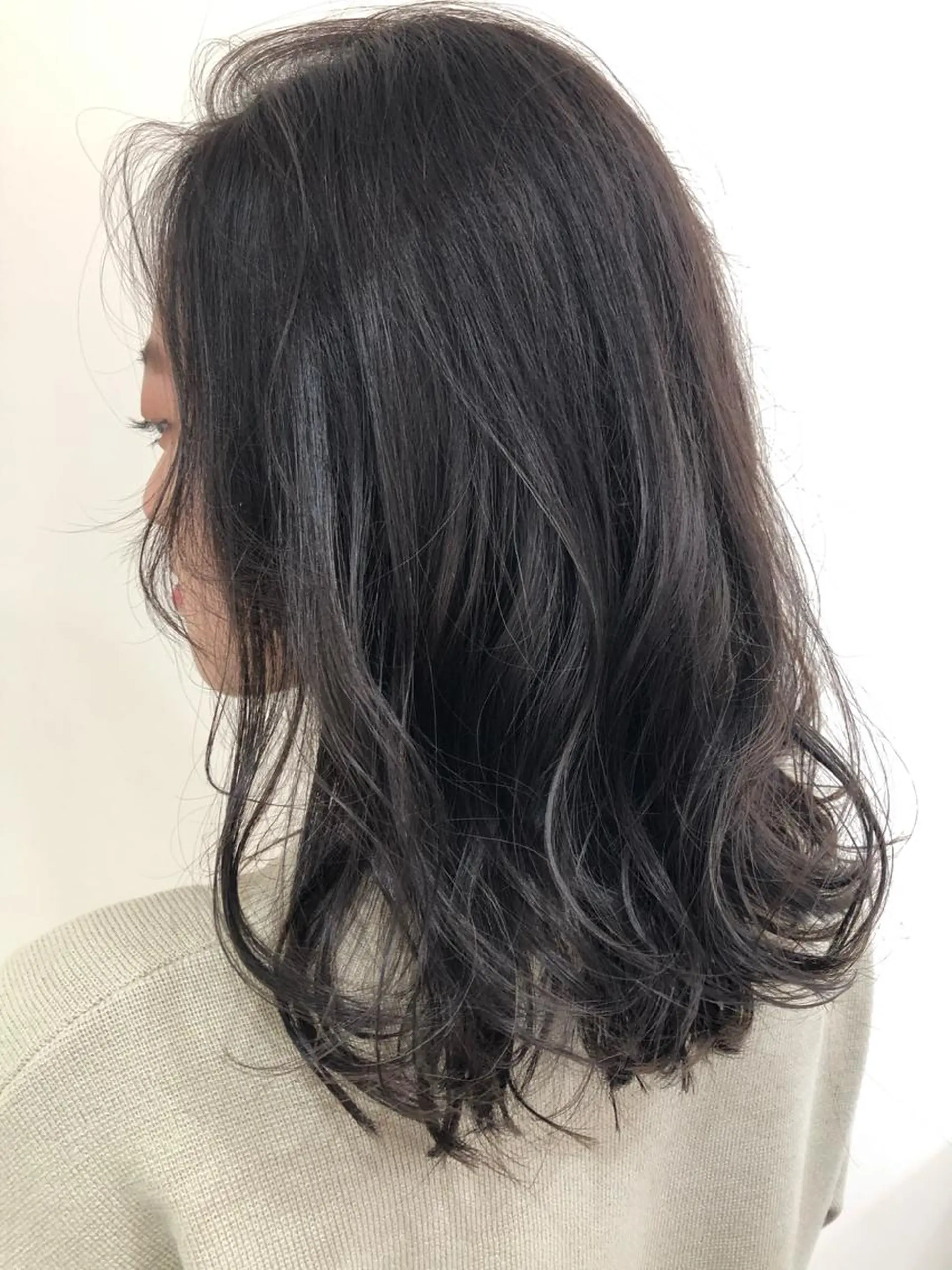 ミディアム カラー ハイライトカラー ハイライト ヘアカラー 細めハイライト🩶 ボブ/レイヤーカットのヘアスタイル