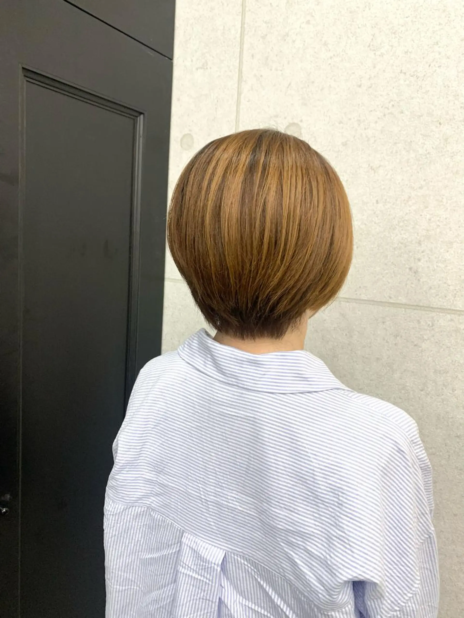 ショート レイヤー ハイトーン 暖色⭐︎KANAKOのヘアスタイル