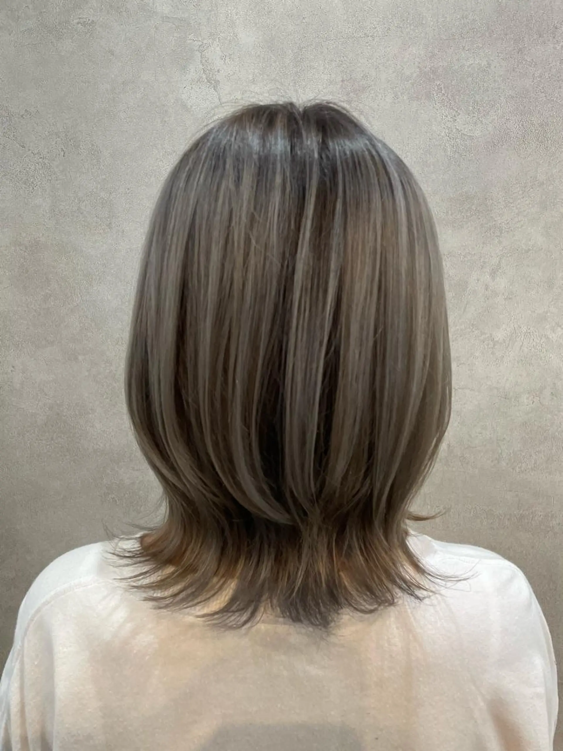 ミディアム カラー ヘアアレンジ 🍑🧋ハイトーン 暖色カラーlucaのヘアスタイル