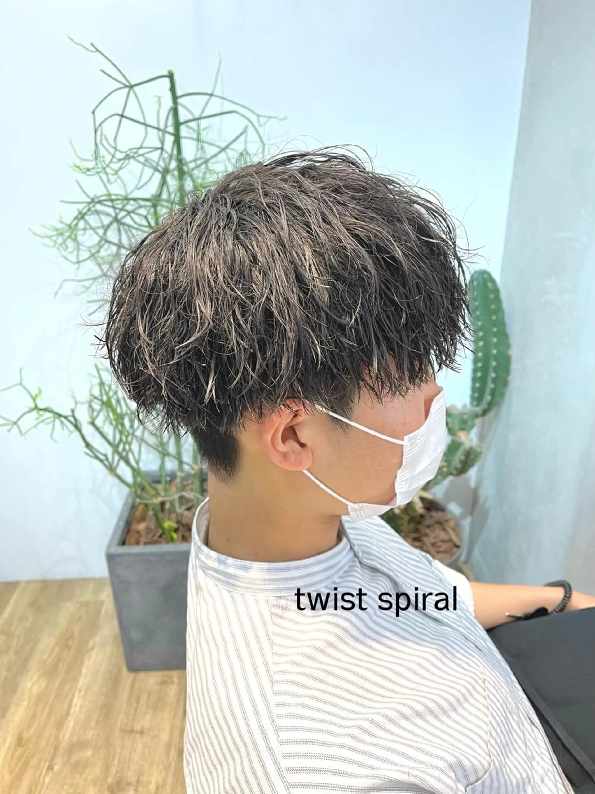 ショート パーマ メンズ メンズブリーチ センターパート フェードカット マッシュ メンズパーマ カット パーマ メンズカット/パーマ Yoshiのヘアスタイル