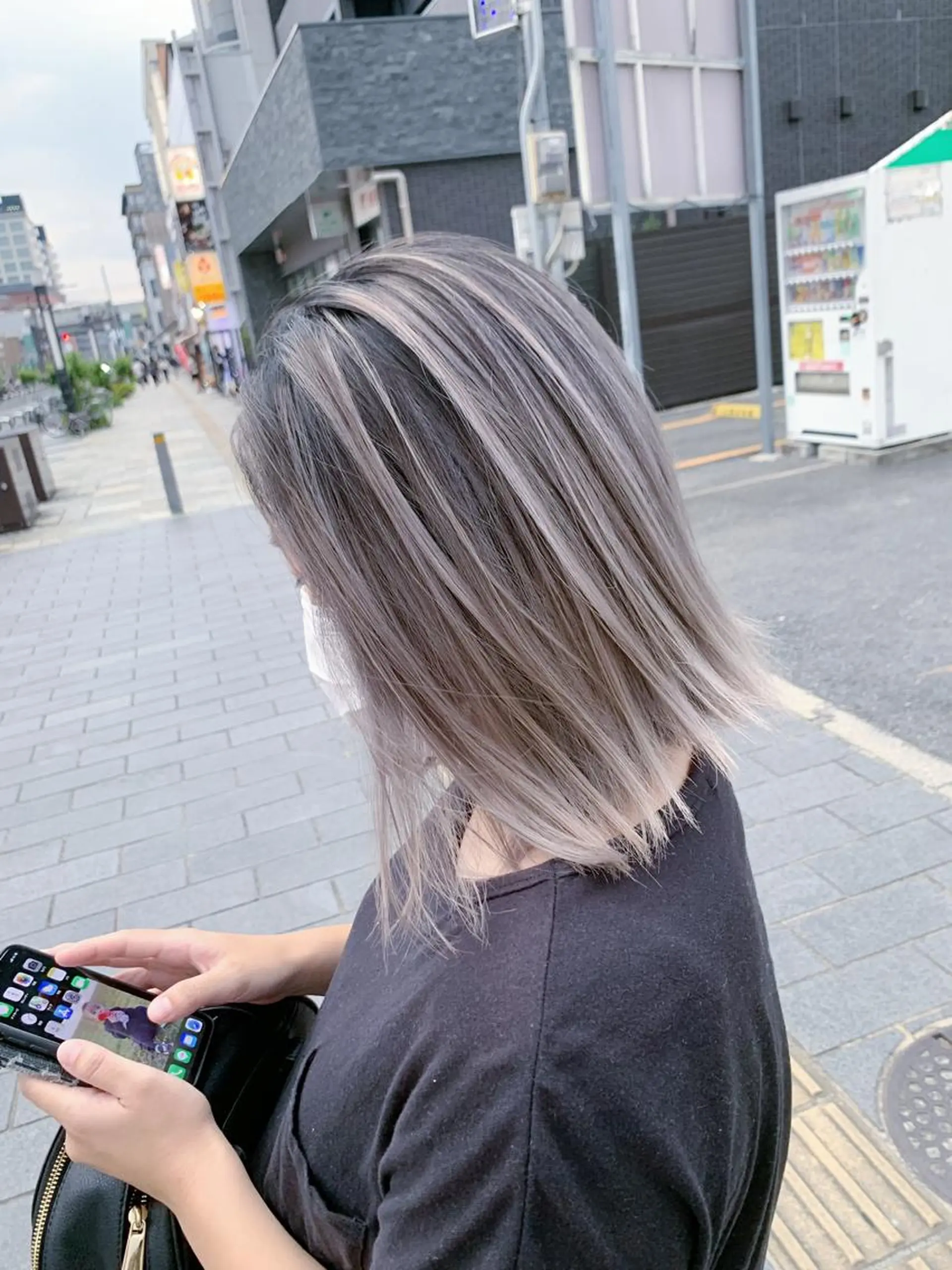 ミディアム レイヤーカット ブリーチ.バレイヤー ジュ.REAL心斎橋のヘアスタイル