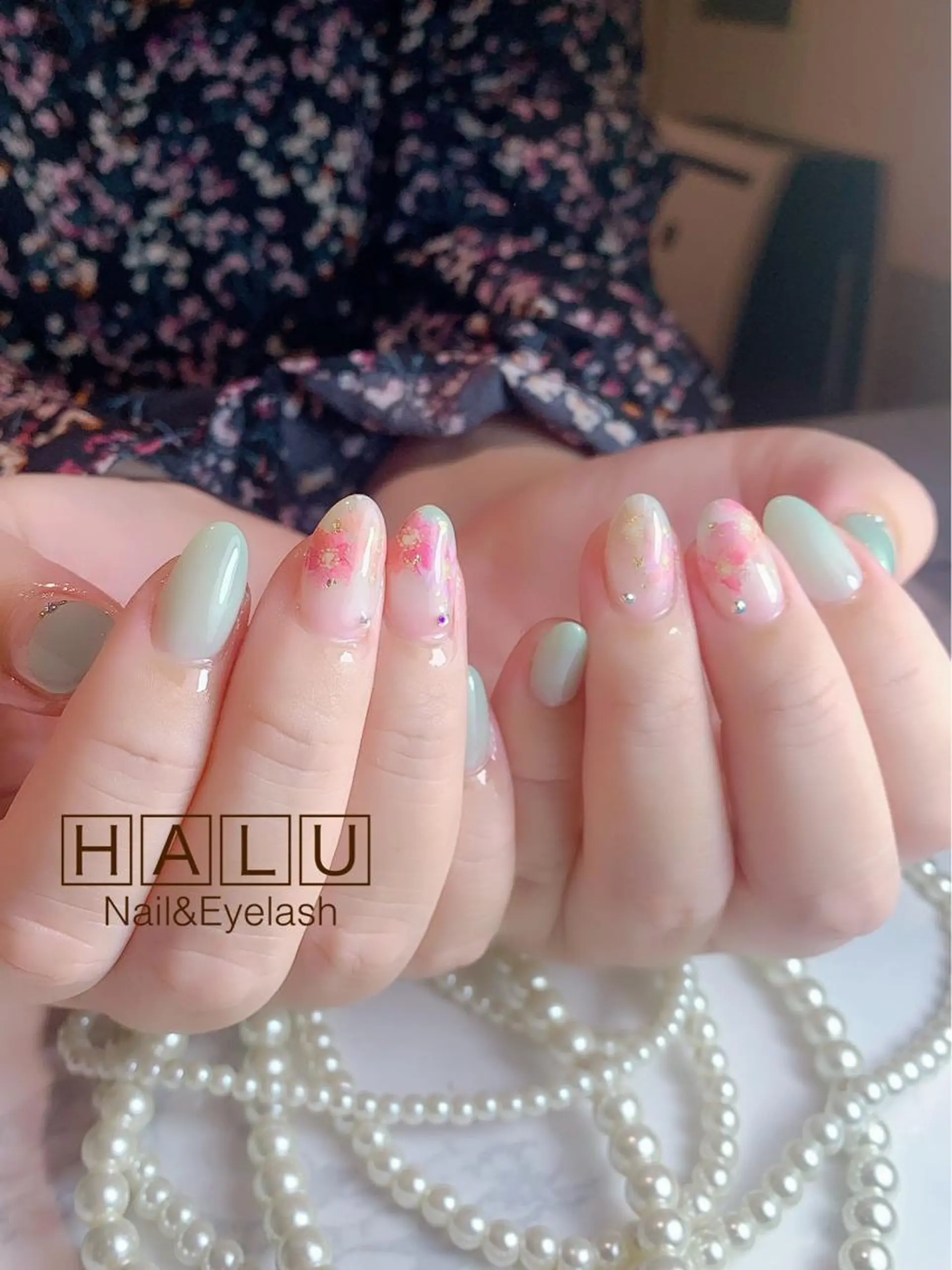 ネイル フラワーネイル グリーン ニュアンスネイル HALU ハルのネイルデザイン