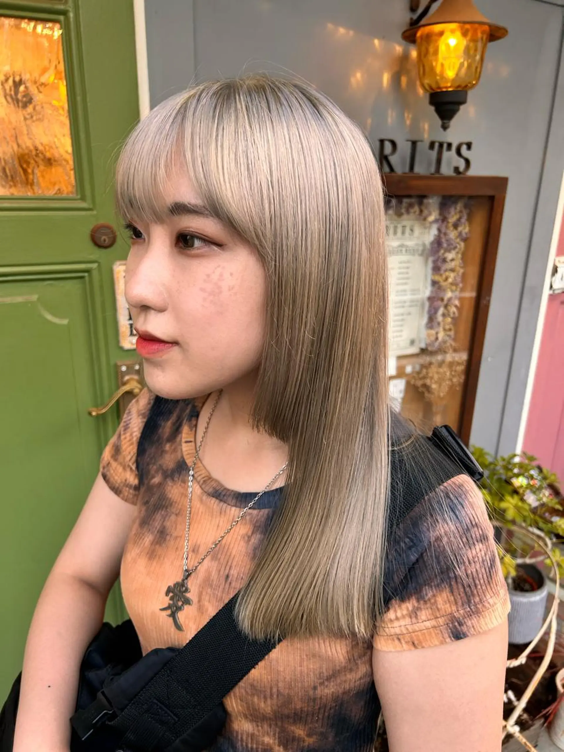 ミディアム カラー ベージュカラー ブリーチ ホワイトベージュ ヘアカラー トリートメント 清水千優/パーマ/透 明感カラー/メンズのヘアスタイル