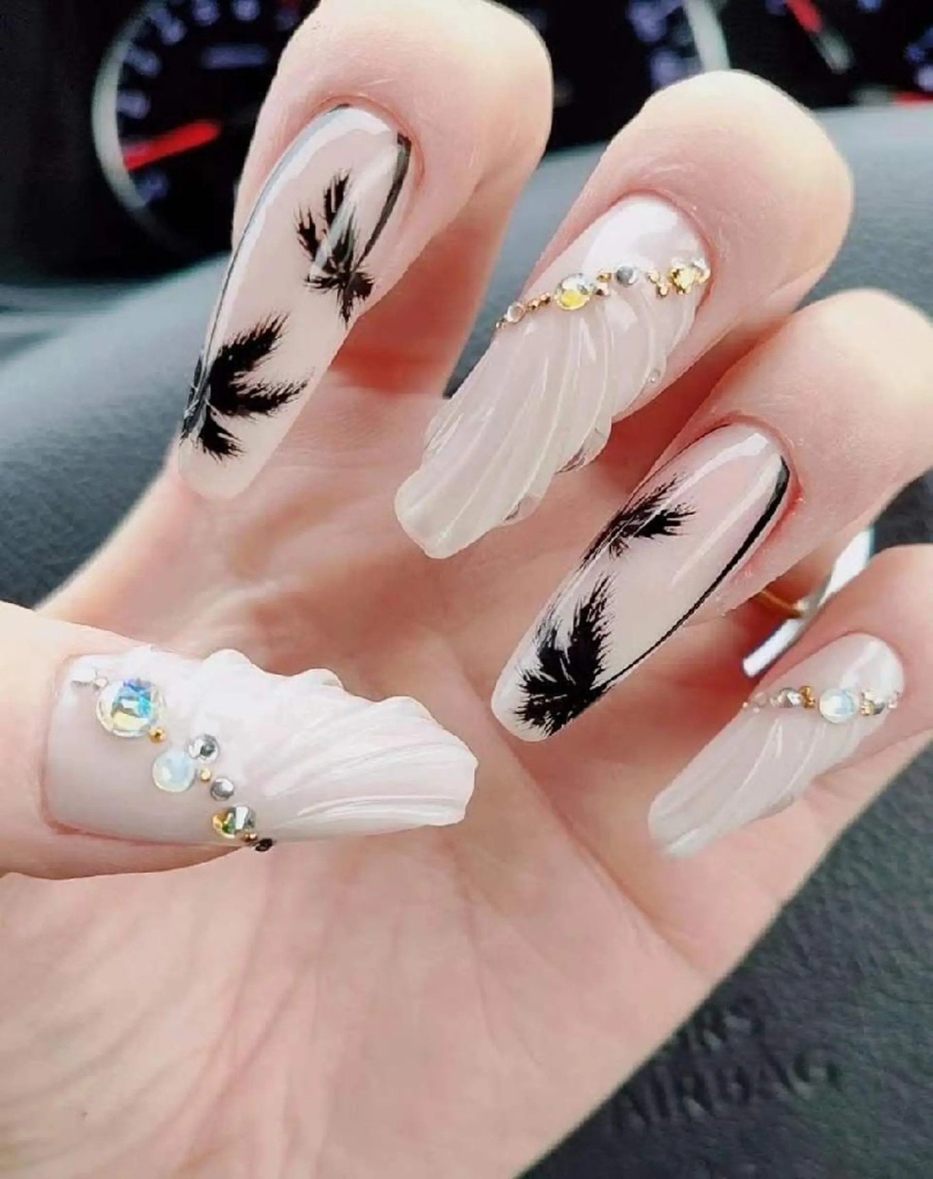 ロング ハンドネイル Mia 自宅ネイルサロンのネイルデザイン