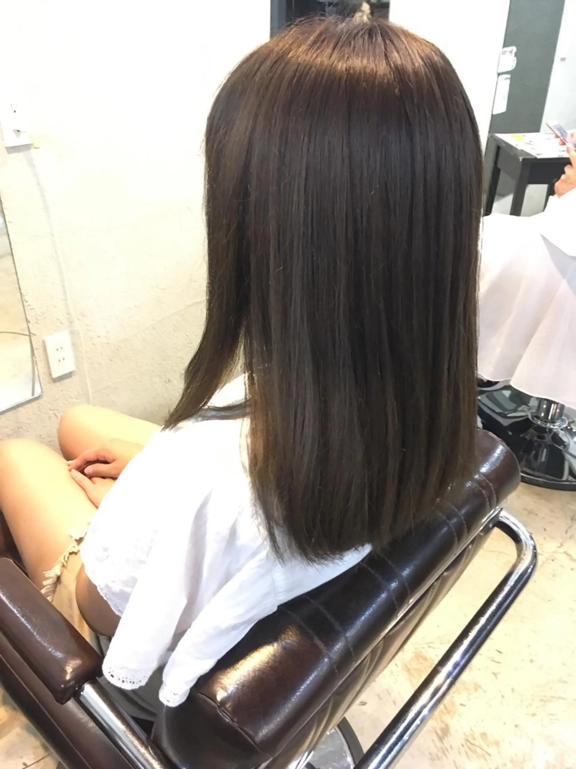 セミロング カラー ブラウンカラー マットブラウン ヘアカラー 桜田 修未のヘアスタイル