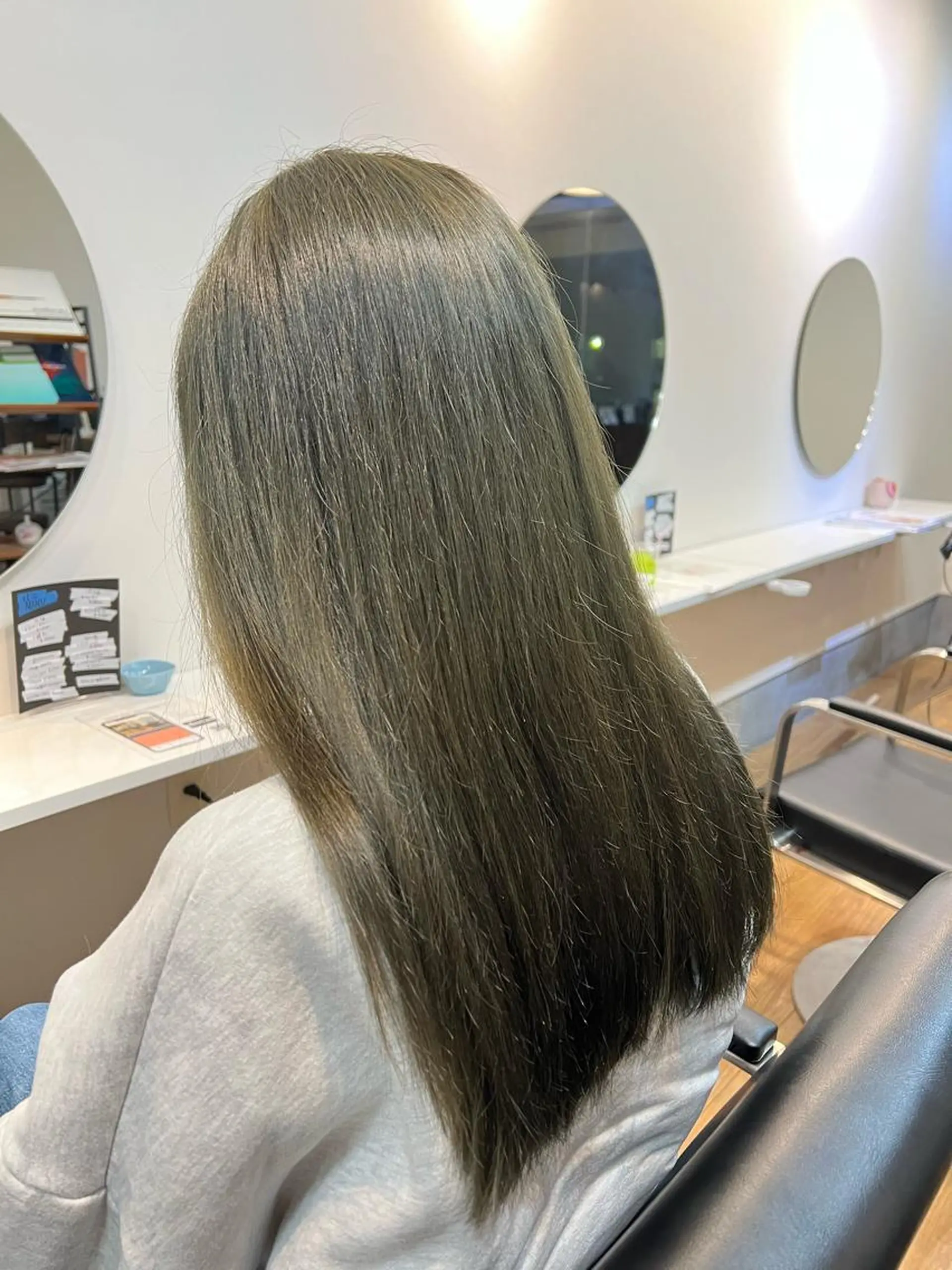 カラー イシイ ハルナ 🤍のヘアスタイル