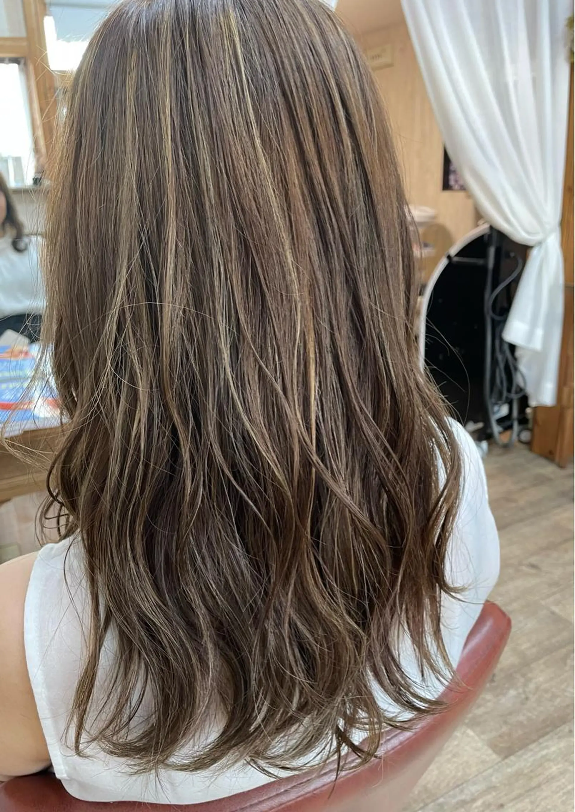 セミロング カラー ハイライトカラー ハイライト 佐藤 芽依のヘアスタイル