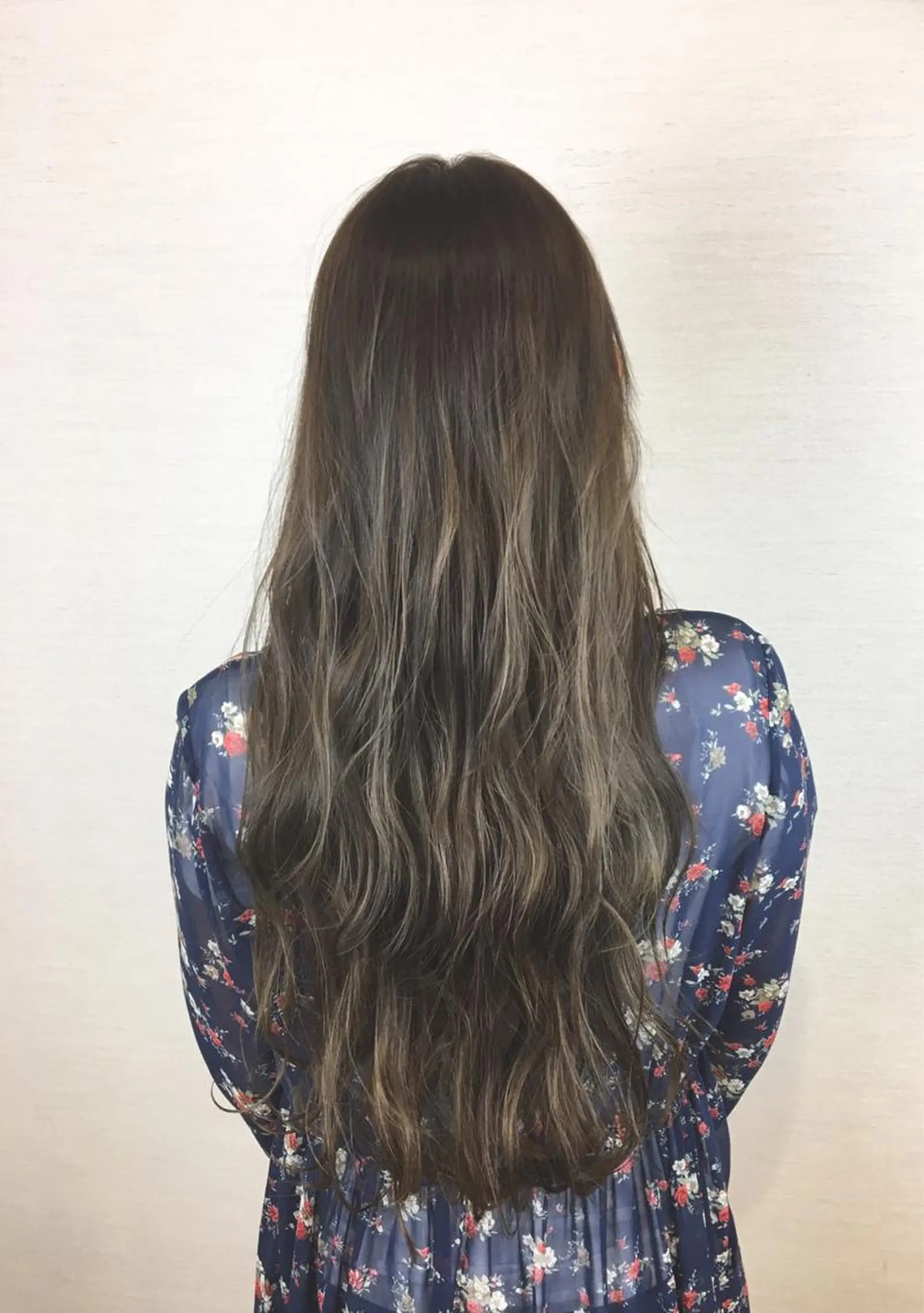 ロング ハイライト ブリーチなしダブル/ レイヤーカット 小棹のヘアスタイル