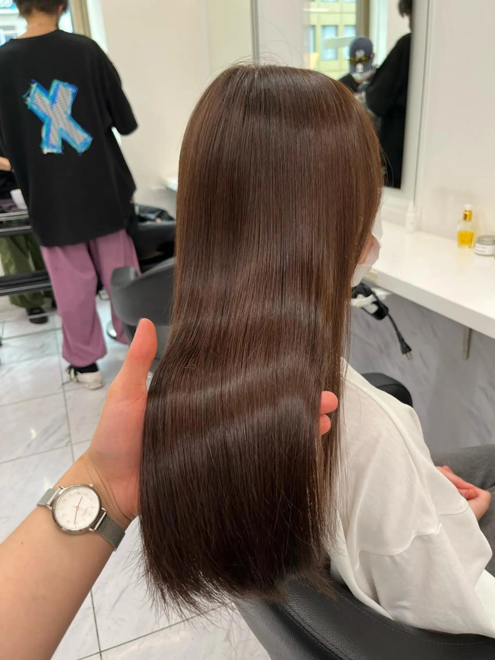 ミディアム カット ヘアカラー トリートメント ヘッドスパ ヘアセット 寒色＆ブリーチ特化 寒色MiOのヘアスタイル