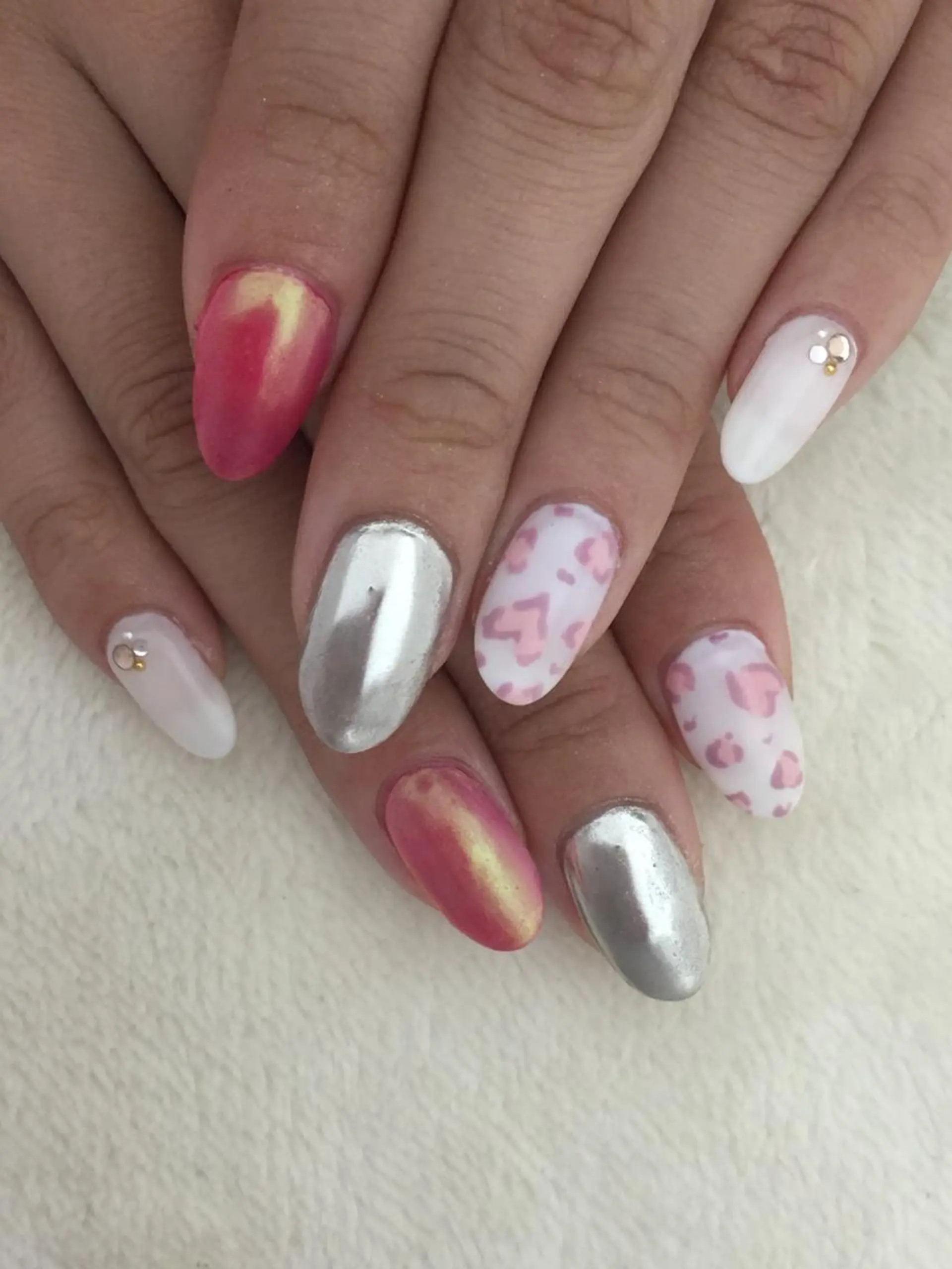 ネイル ミラーネイル Sympa 𝓜iwako🐰ᩚのネイルデザイン