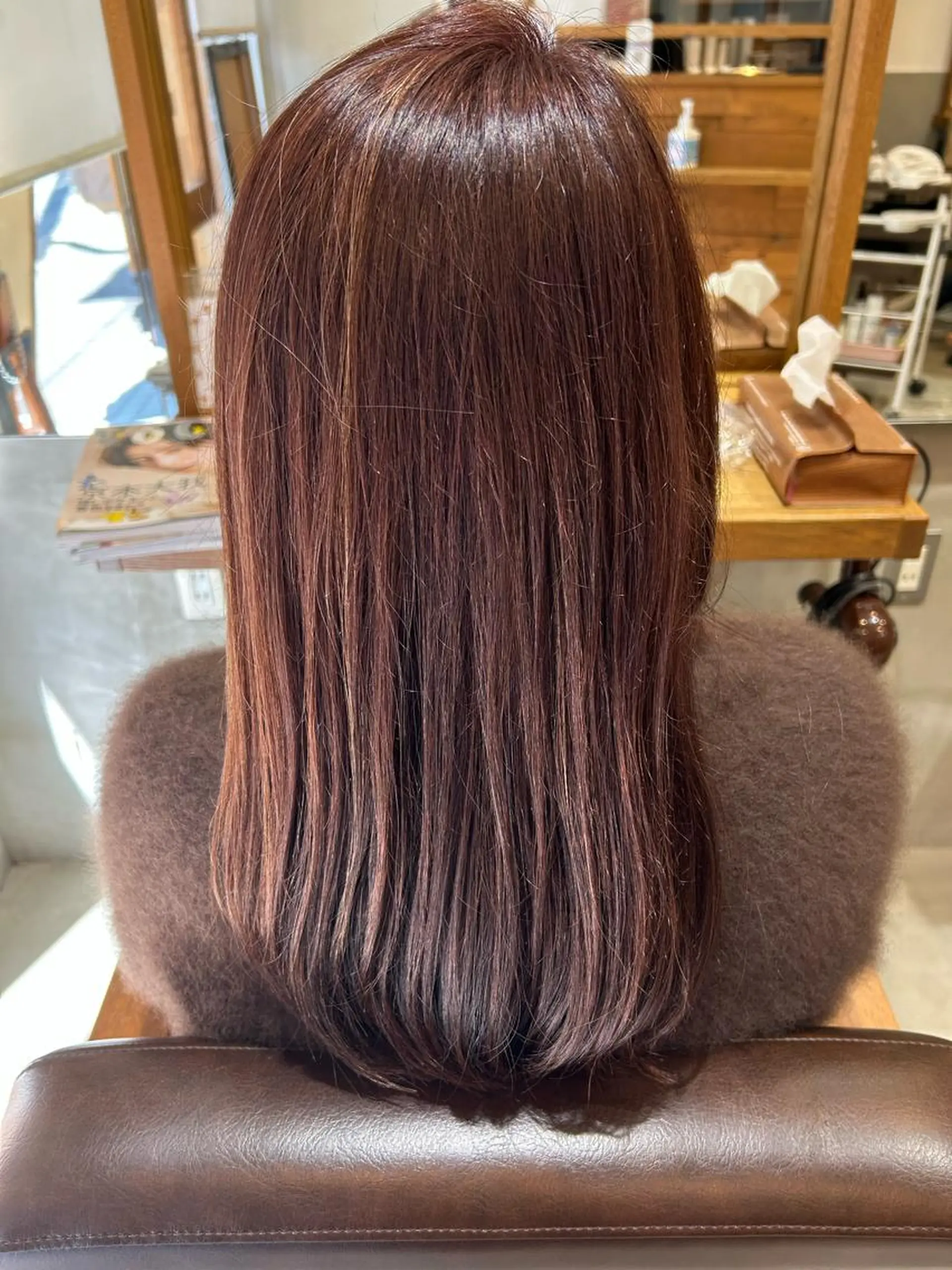 ミディアム カラー カット ヘアカラー トリートメント 若狭 彩花のヘアスタイル