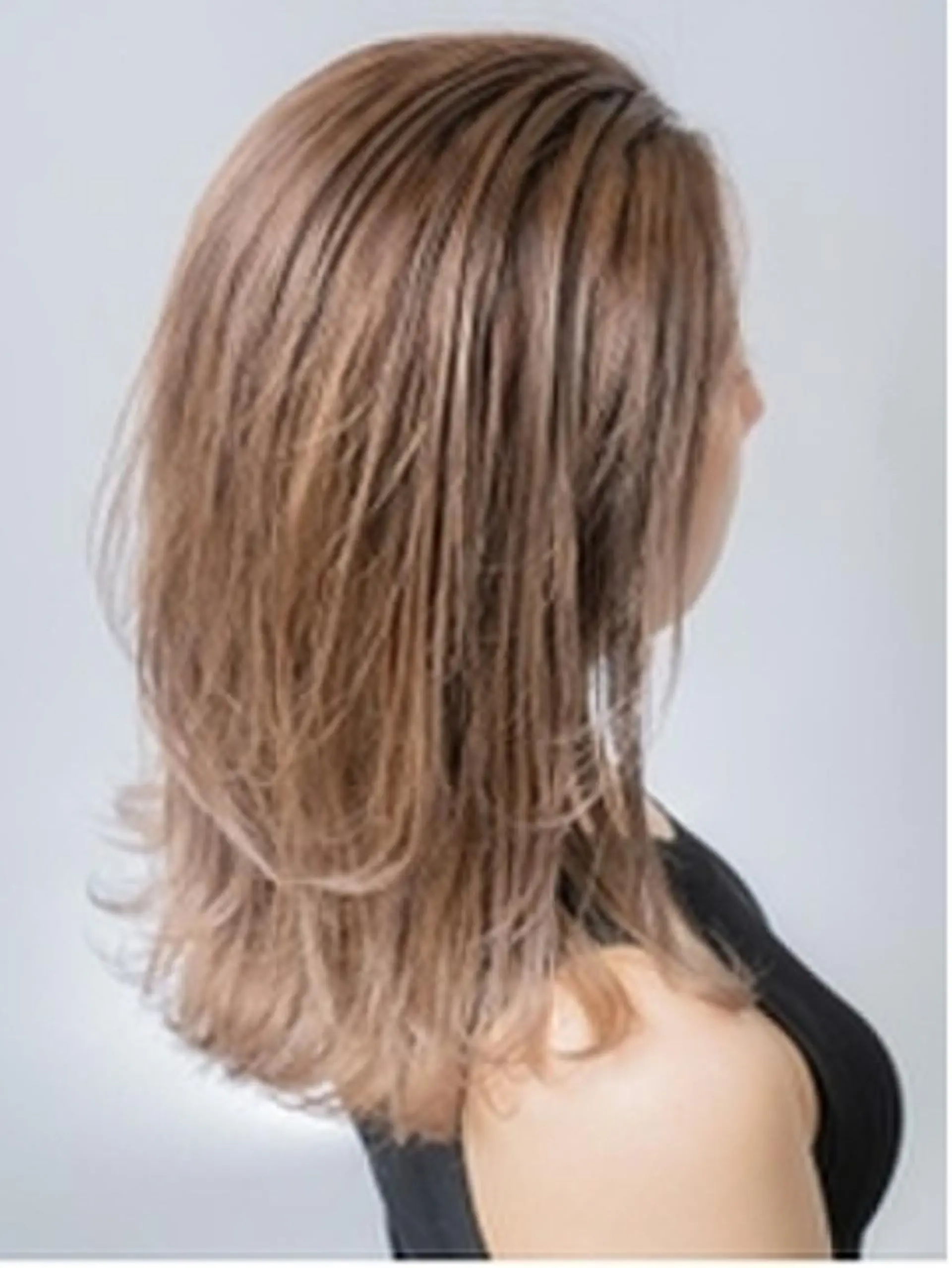 セミロング 前田 桃花のヘアスタイル