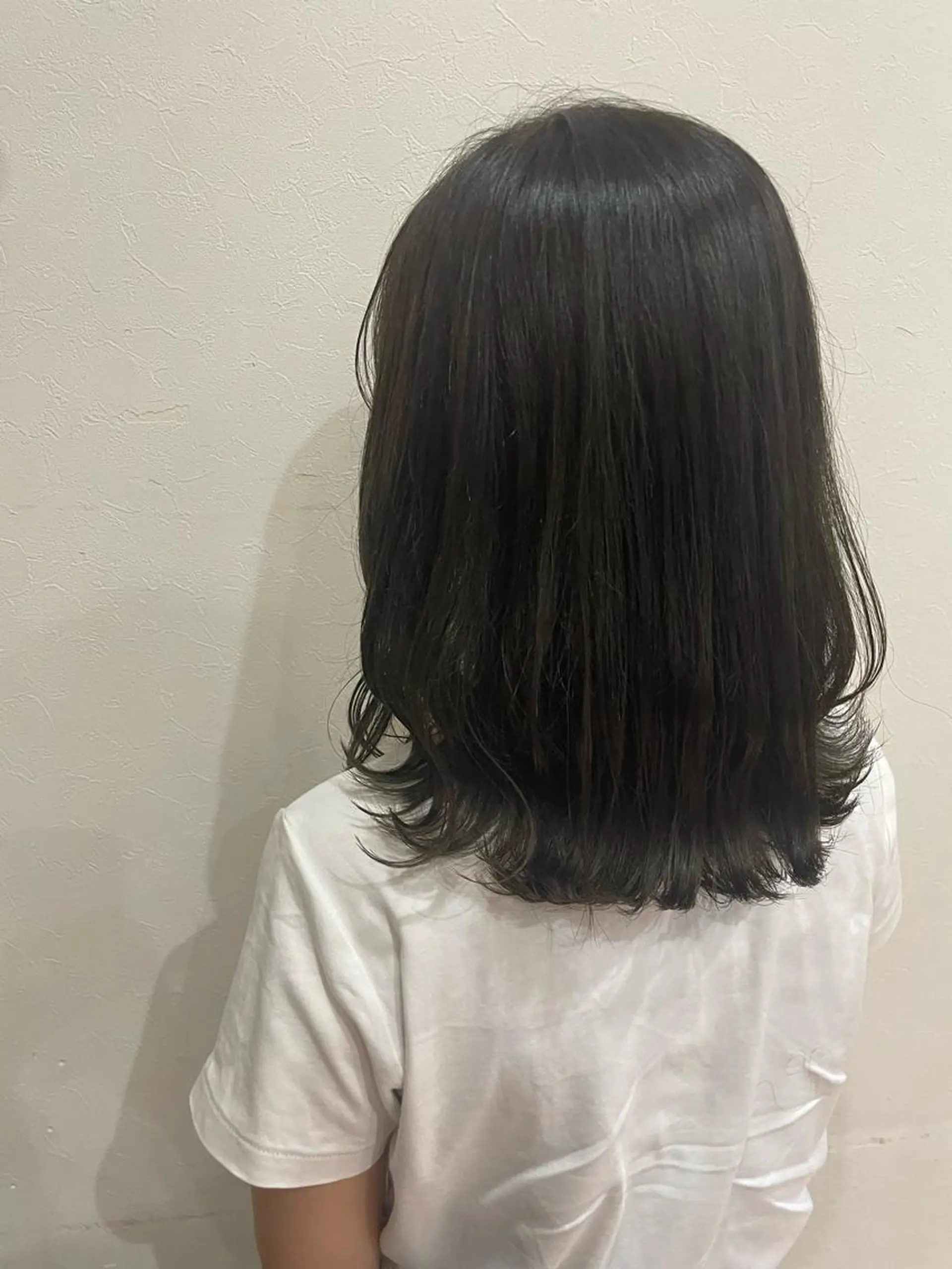 ミディアム カラー グレージュ オリーブグレージュ オリーブグレー Freez オオヤブ カホのヘアスタイル