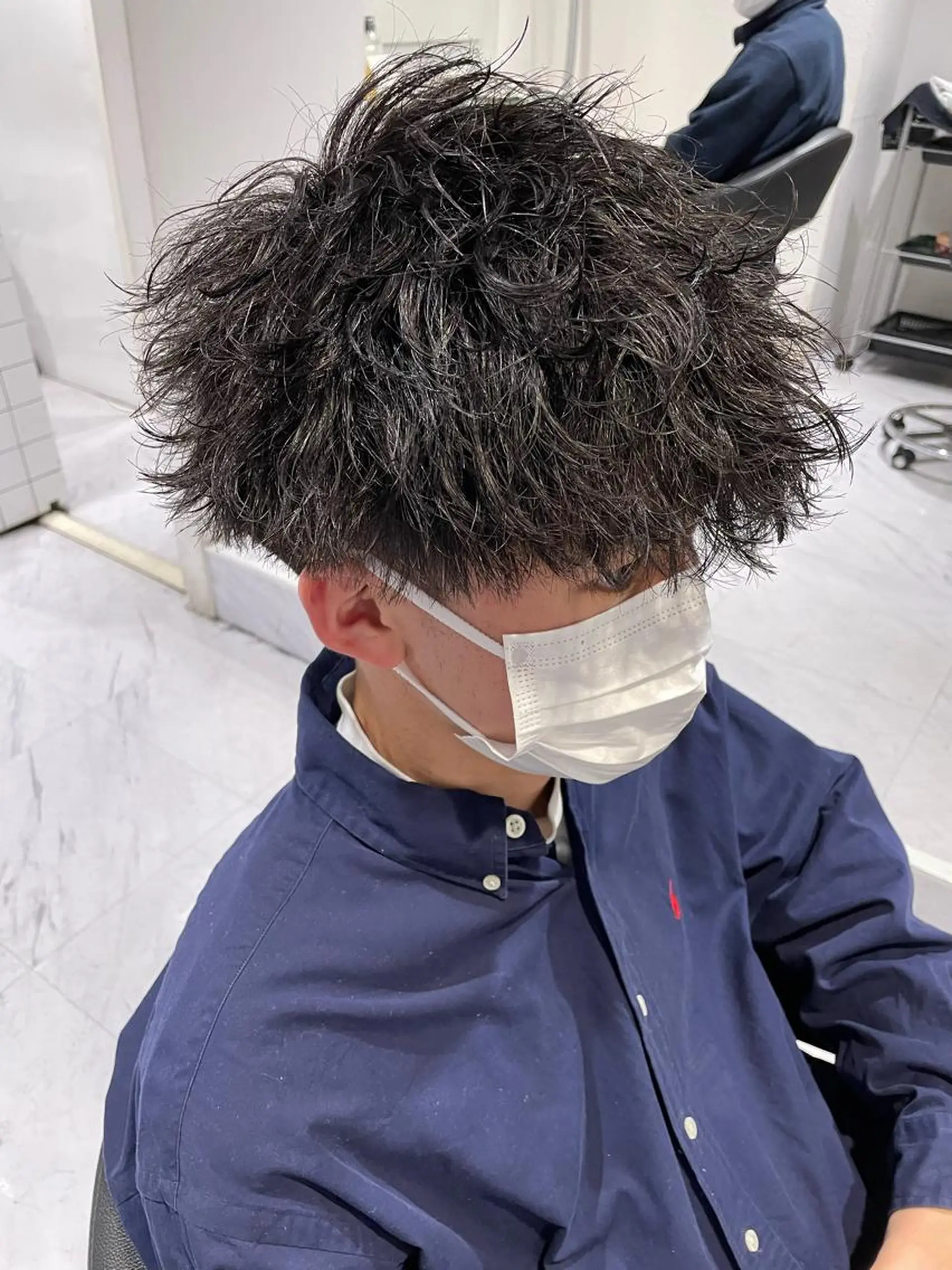 ショート カラー パーマ ヘアアレンジ メンズ キッズ マツエク・マツパ アイブロウ アップバング センターパート メンズハイトーン マッシュウルフ マッシュ カット パーマ トリートメント ヘッドスパ ヘアセット スパイキー/フェザー /波巻き/かいとのヘアスタイル