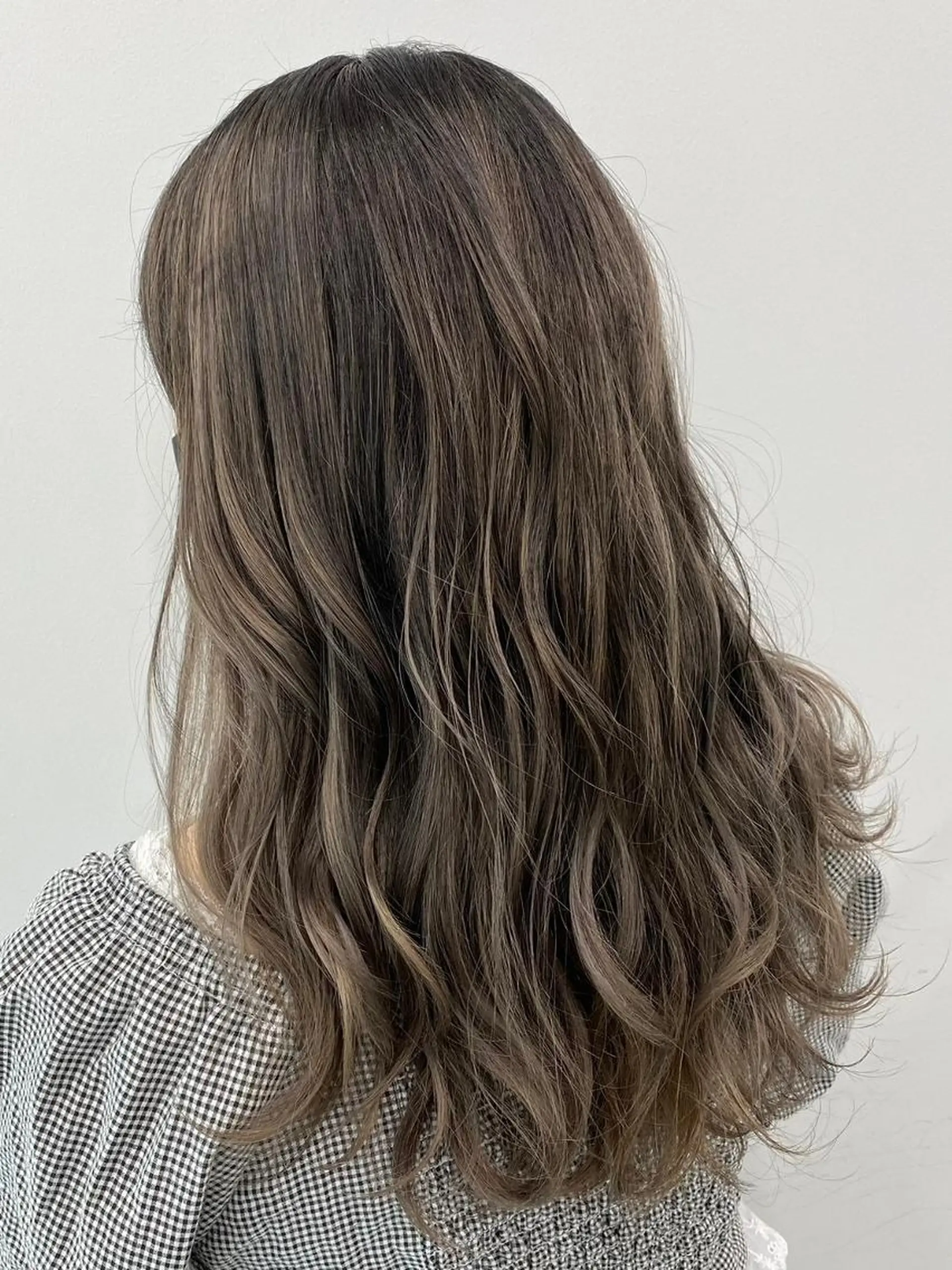 カラー アディクシーカラー バレイヤージュ ブリーチ ダブルカラー グラデーションカラー 【公式】amble luxe池袋東口🩷のヘアスタイル