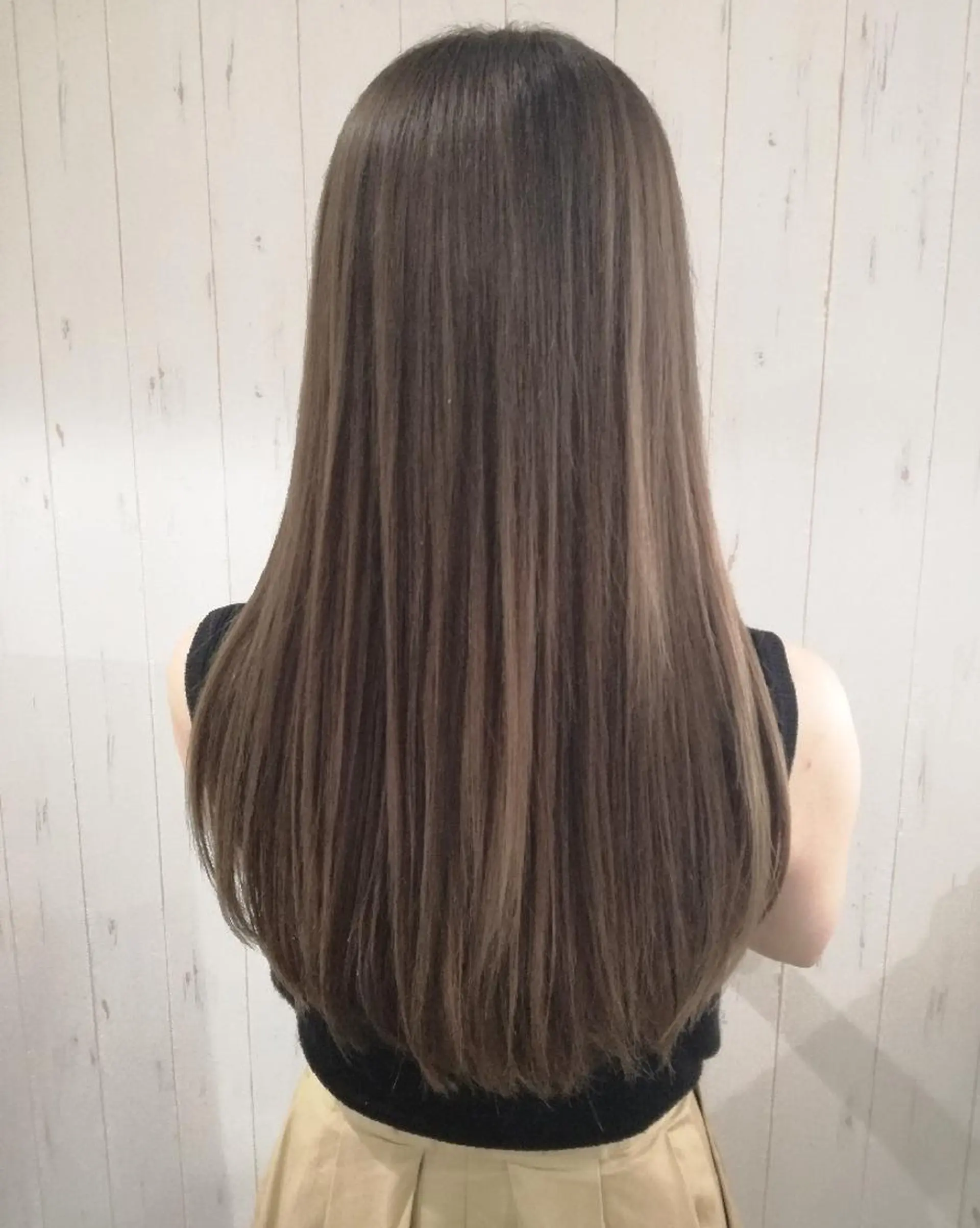 ロング カラー アッシュ ベージュカラー 透明感カラー 西川 敏夫のヘアスタイル