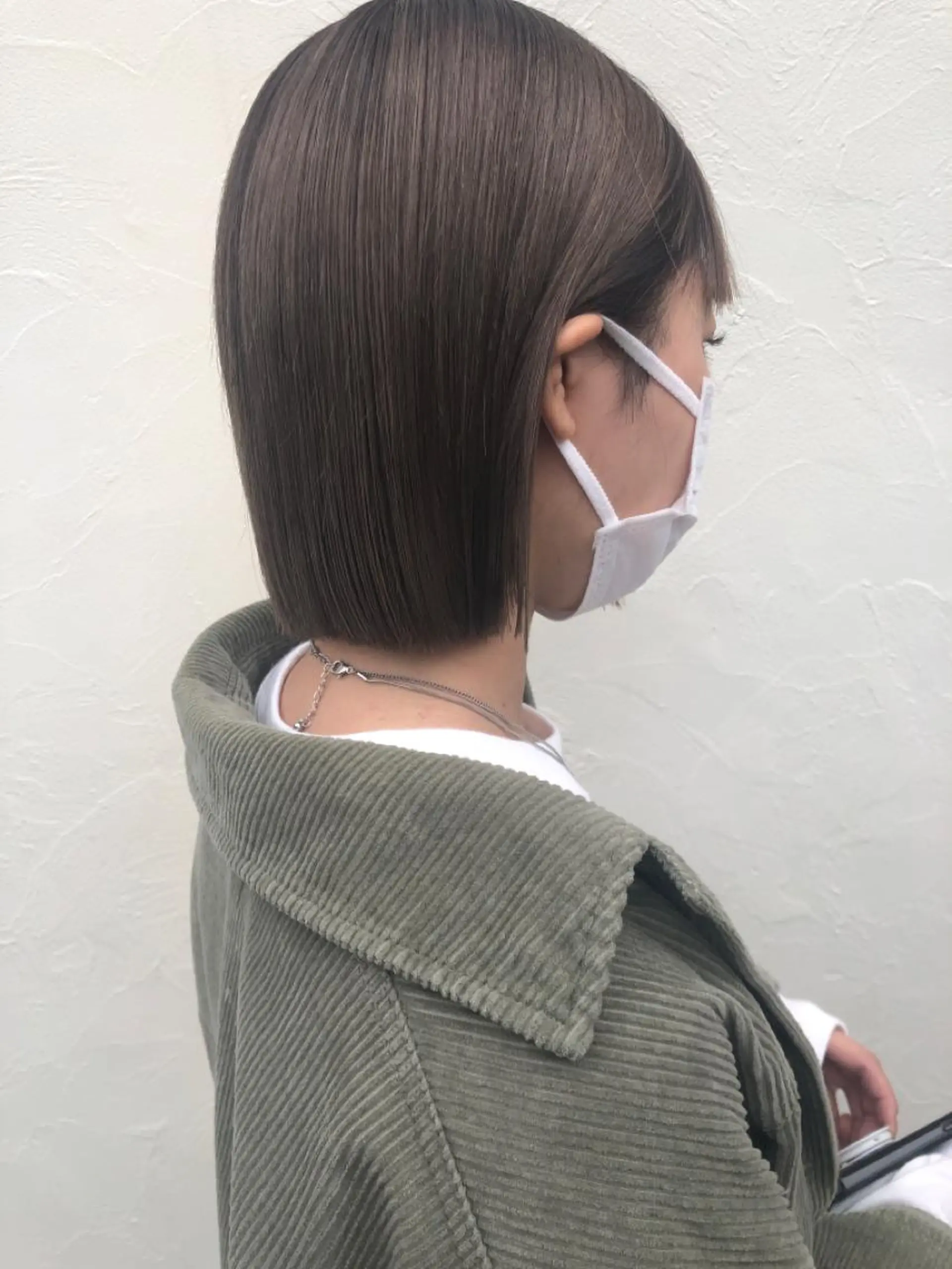 ショート カラー パーマ ヘアアレンジ 切りっぱなしボブ ブリーチ グレージュ ミルクティーグレージュ ボブ ヘアカラー トリートメント 【ツヤ髪美容師】 ツダケイスケのヘアスタイル
