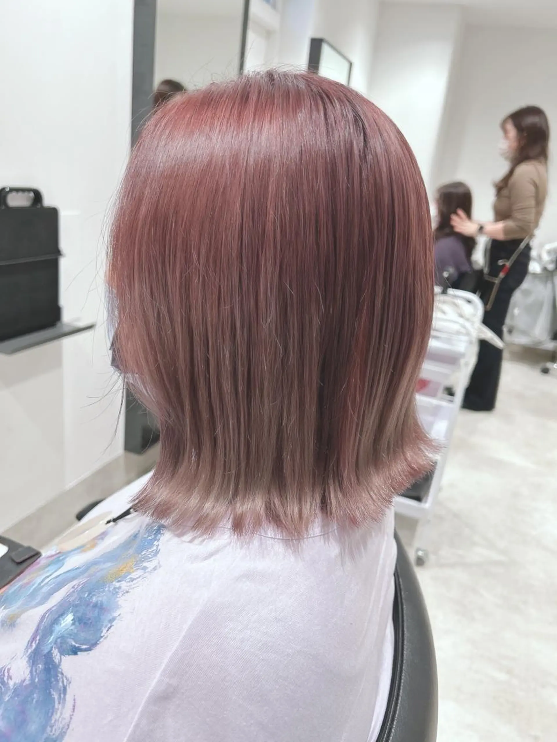 ミディアム カラー ベージュカラー ブリーチ ピンクカラー ピンクベージュ カット ヘアカラー トリートメント GO TODAY SHAIRE SALON 渋谷モディ所属・スキバサミを使わない カット🌼唯🌼のヘアスタイル