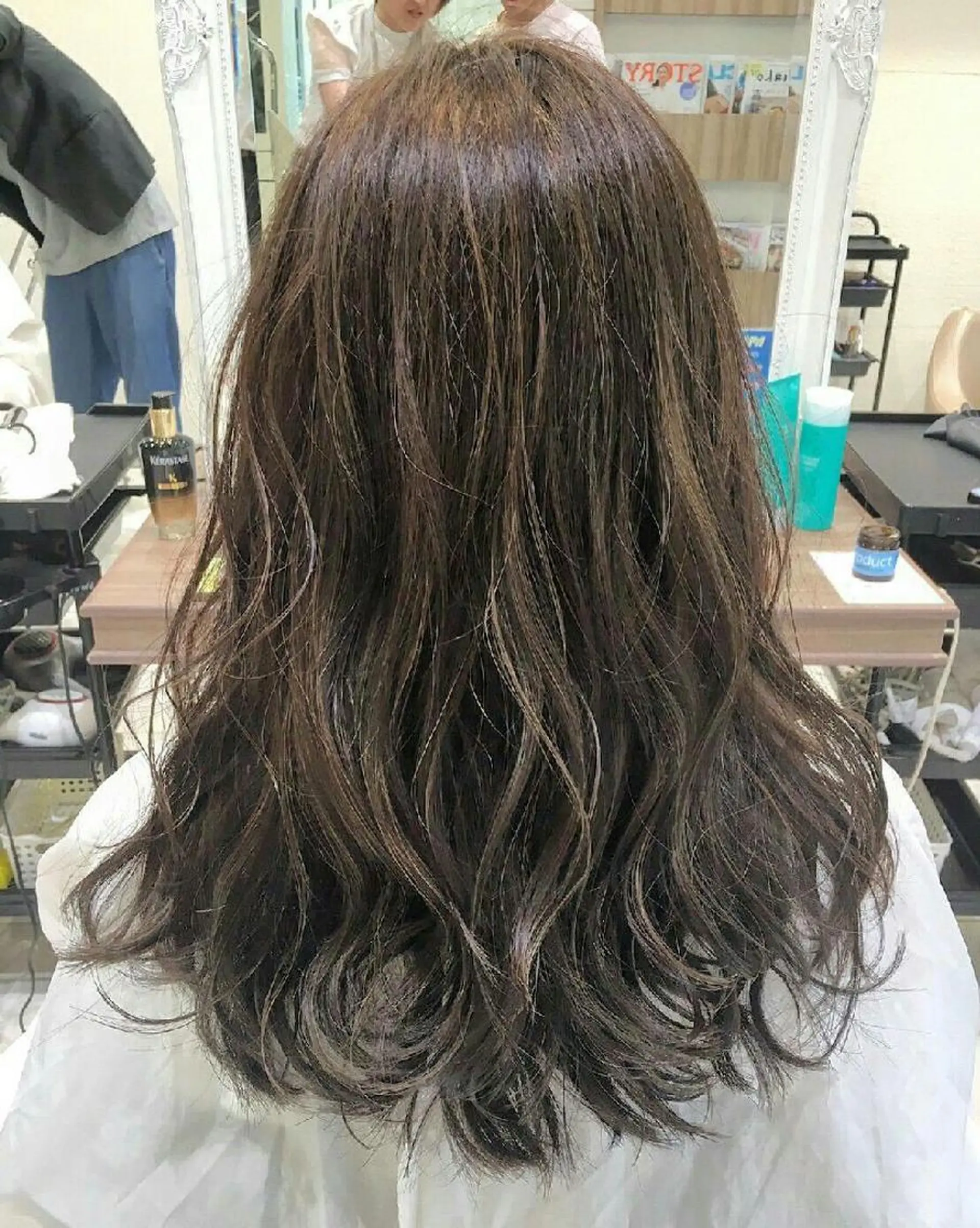 ロング カラー グレージュ ハイライトカラー イルミナカラー ハイライト パーマ 松下 拓司のヘアスタイル