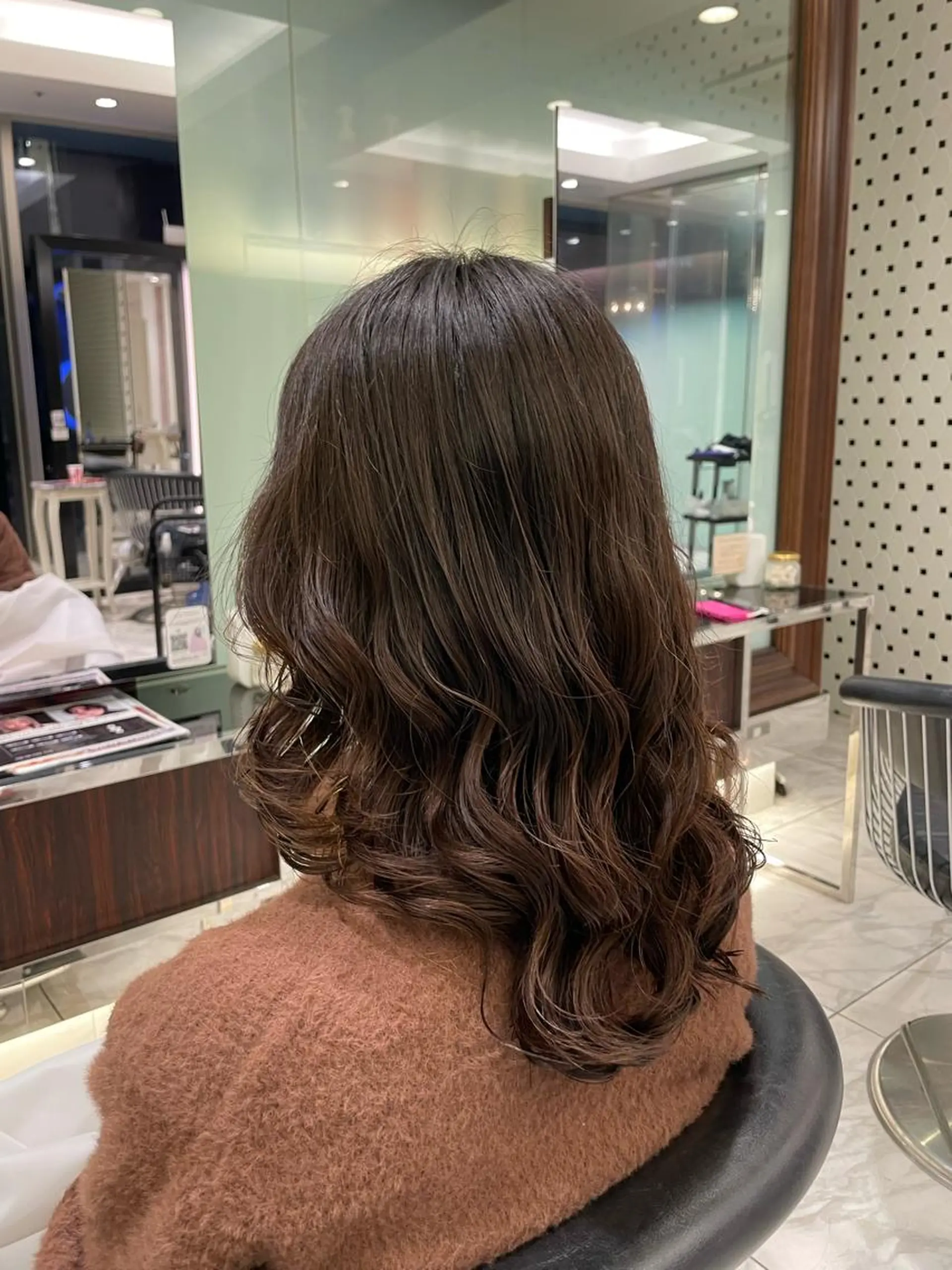 ミディアム パーマ ミディアムパーマ 韓国風ヘア カット パーマ コテ巻きパーマ 藤野佑成のヘアスタイル