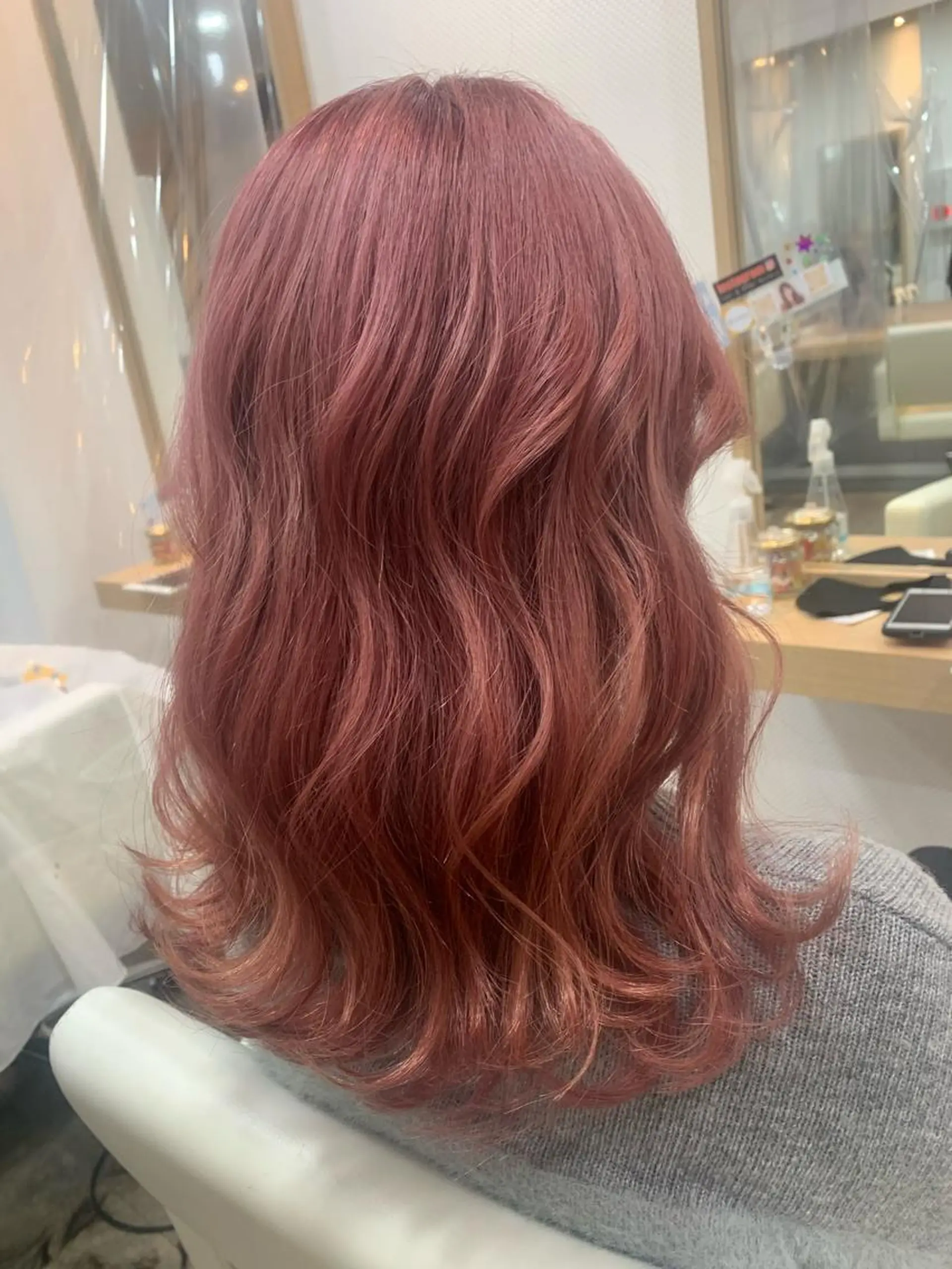 セミロング カラー ブリーチ ハイトーンカラー ピンクカラー 透け感✨ダメージレス カラーHana🤍のヘアスタイル