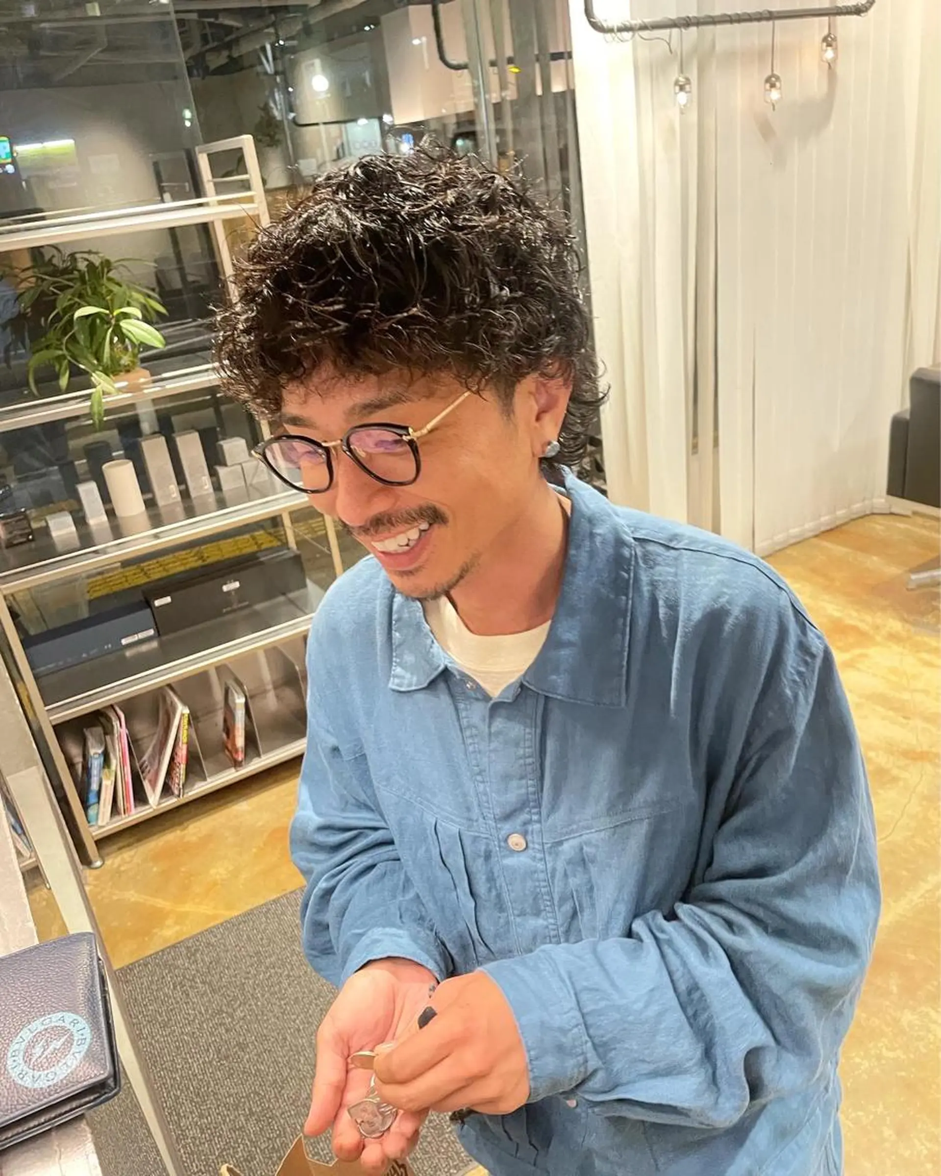 パーマ メンズ メンズパーマ メンズウルフカット ウルフカット スパイラルパーマ GOTODAYシェアサロン梅田店所属・まな カラー、メンズパーマのヘアスタイル