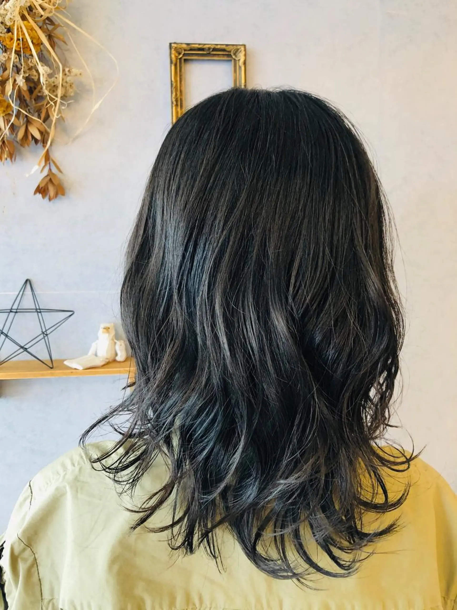 ミディアム 本多 美羽のヘアスタイル